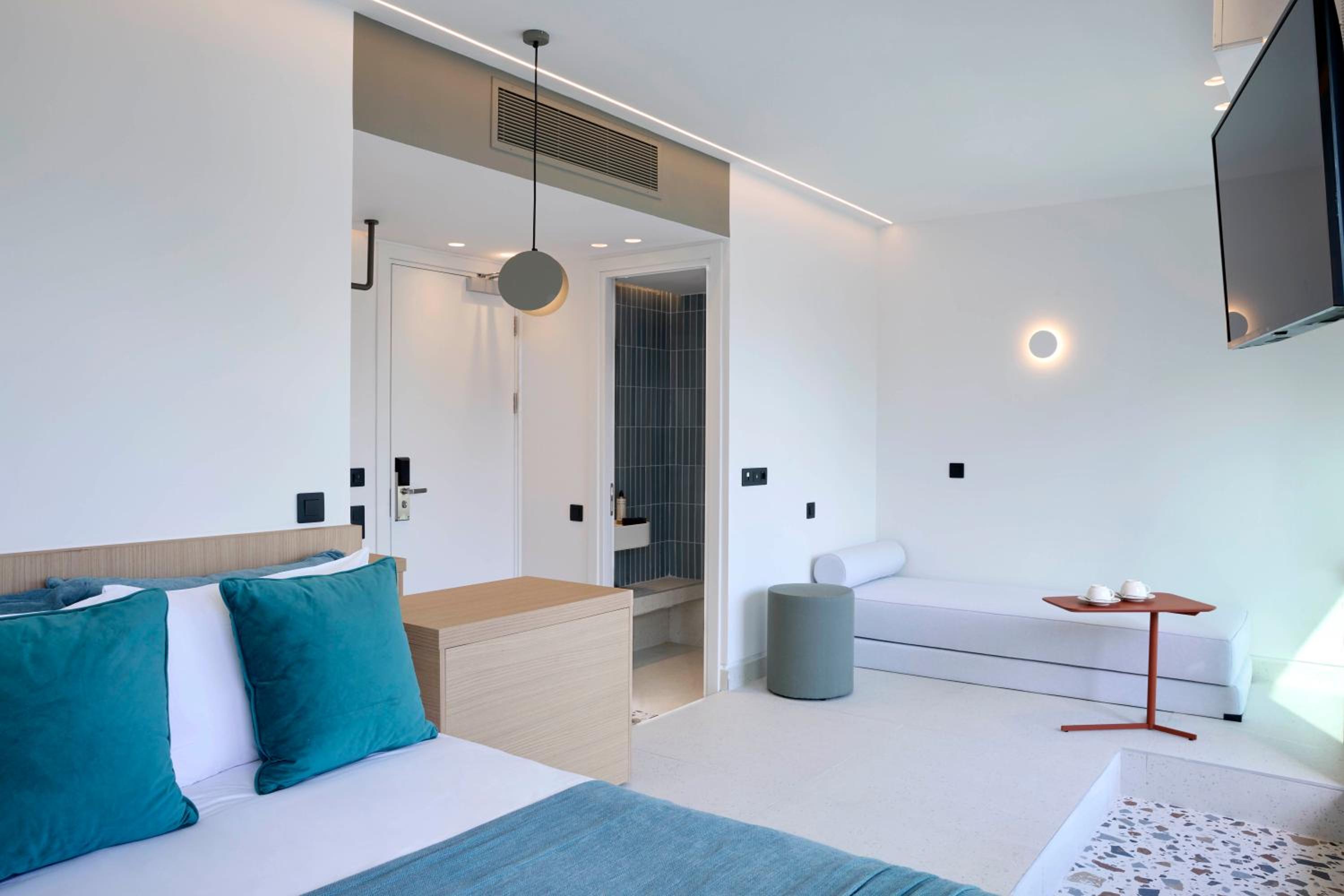 Large Double Room - Photo 1