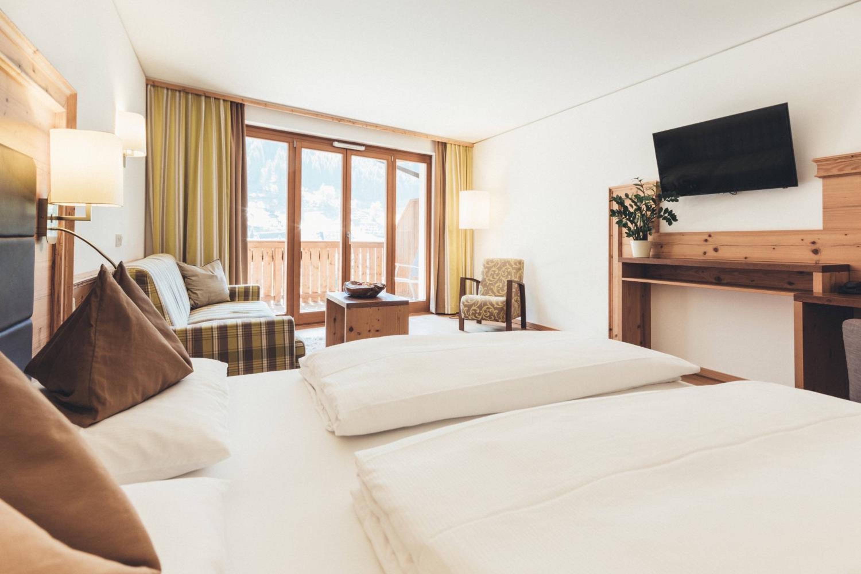 Deluxe Double Room with Balcony photo 1