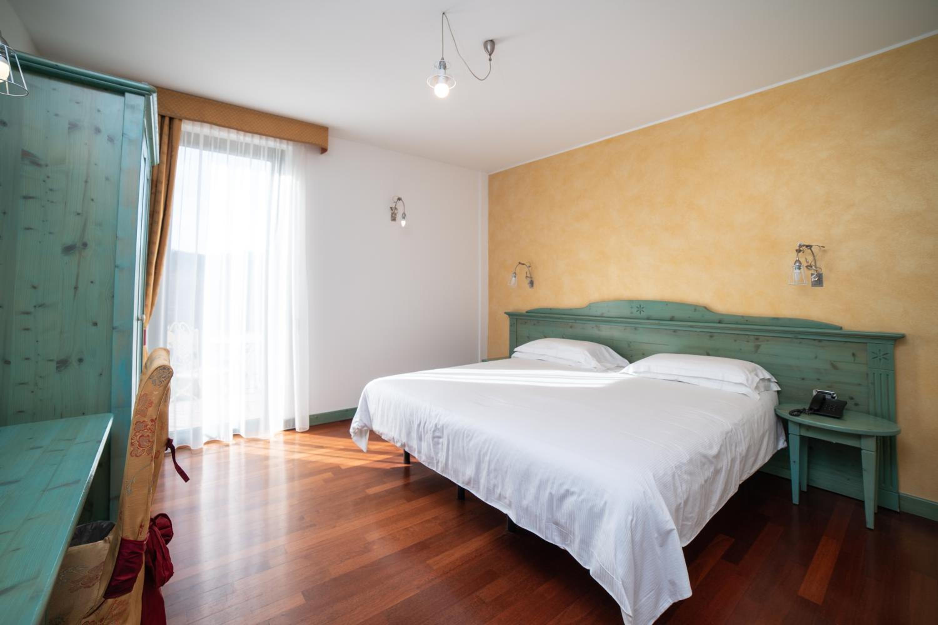 Standard Double Room - Photo 14
