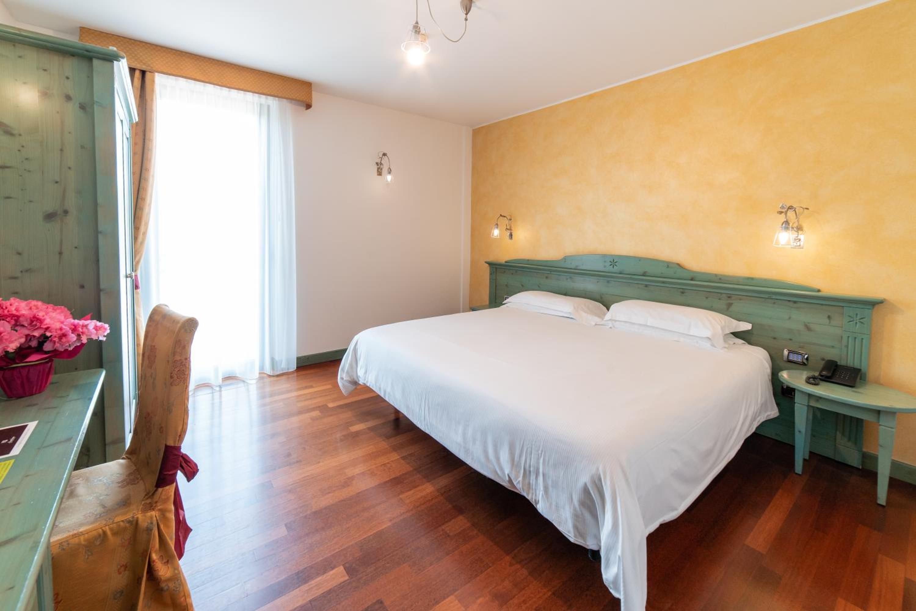 Double Room with Lake View - Photo 14