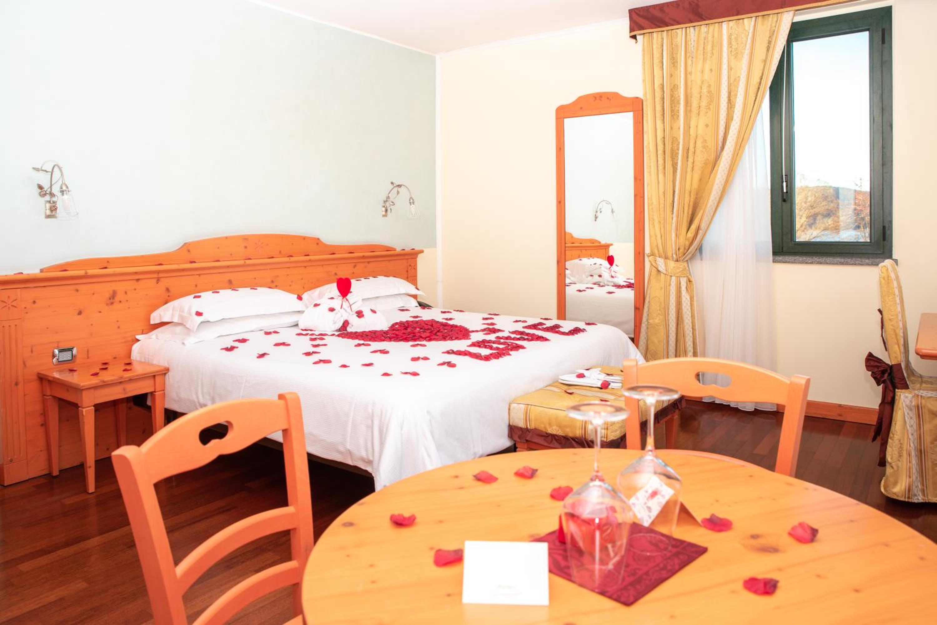 Deluxe Room - Photo 15