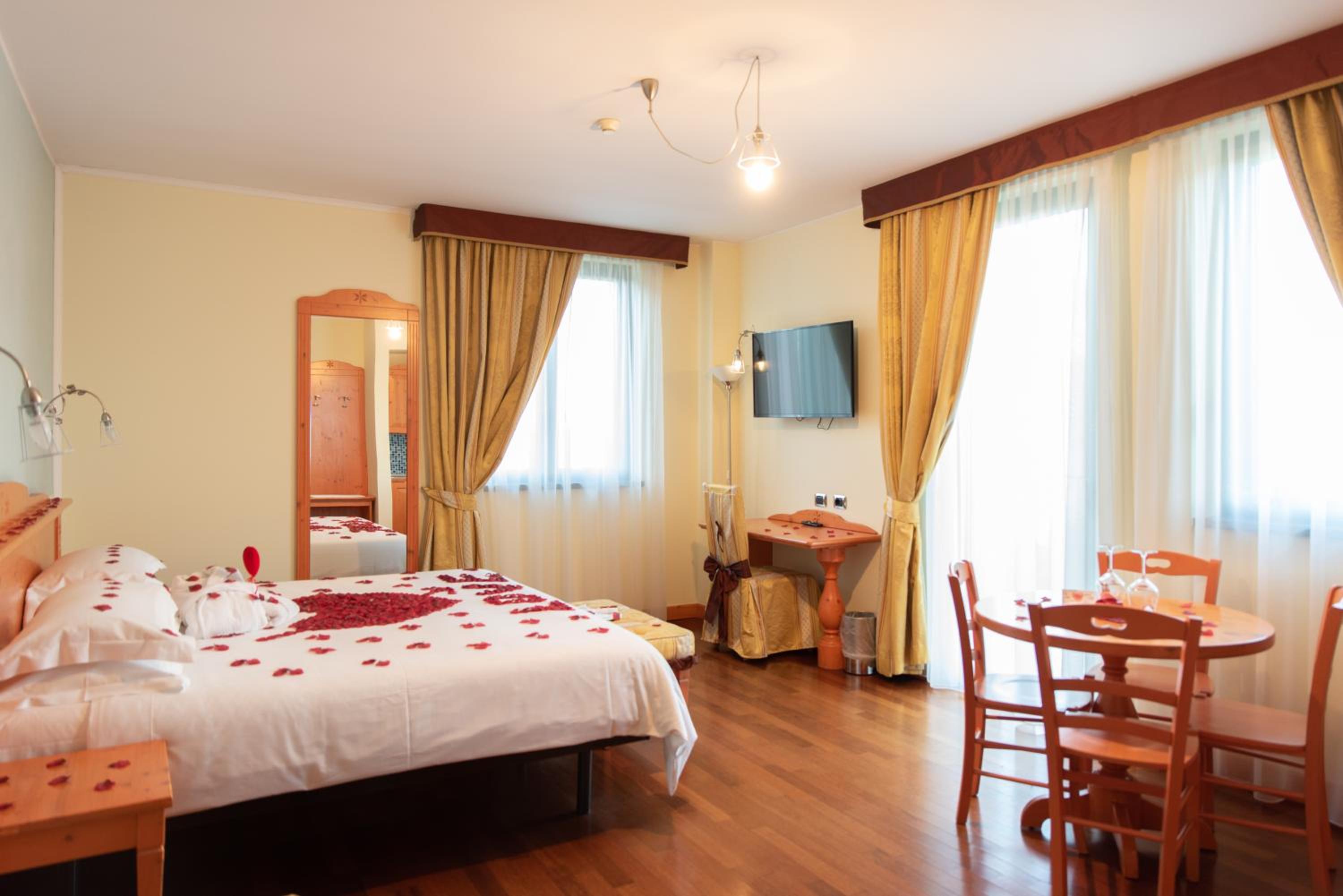 Deluxe Room - Photo 19