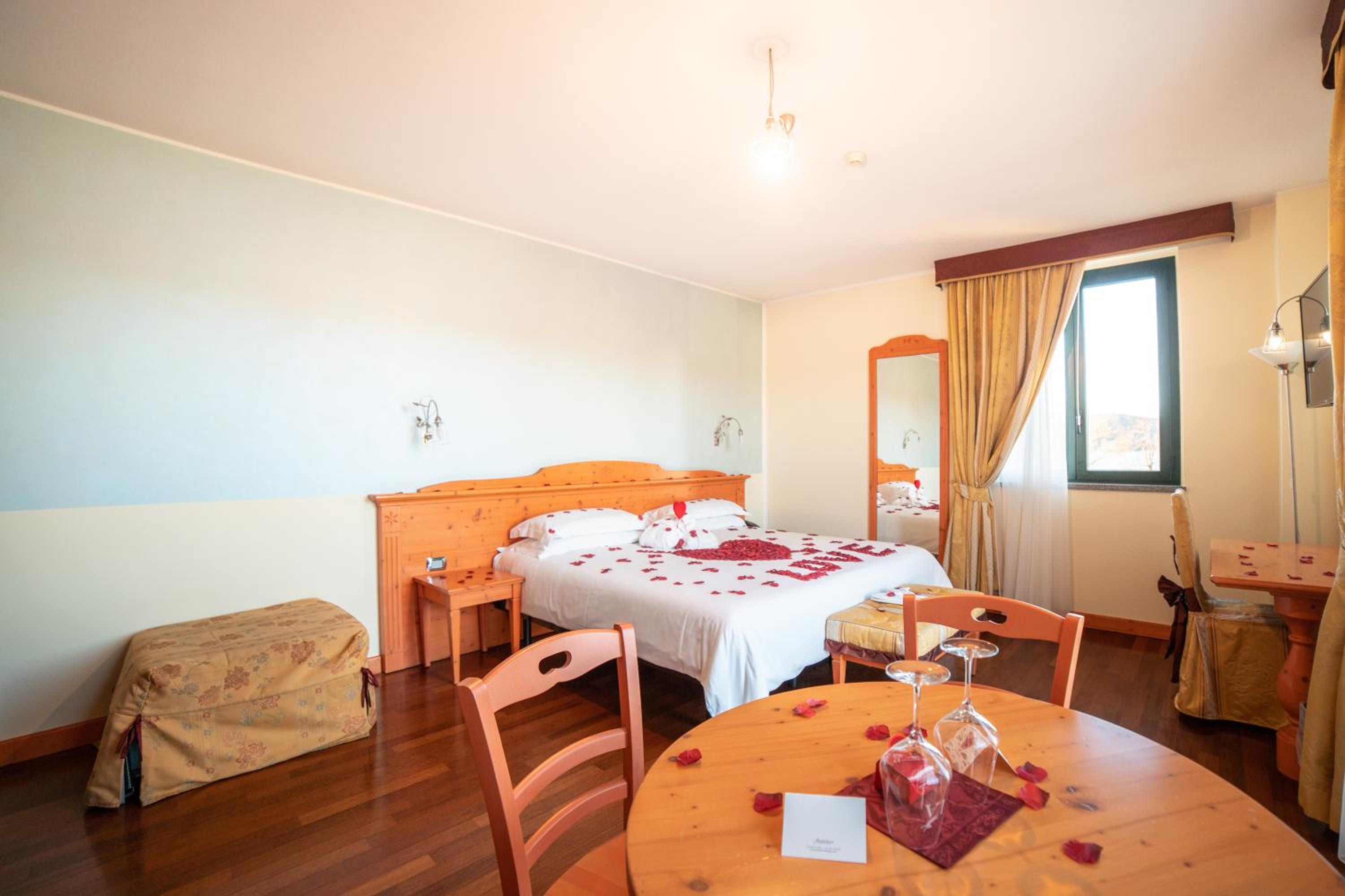Deluxe Room - Photo 21