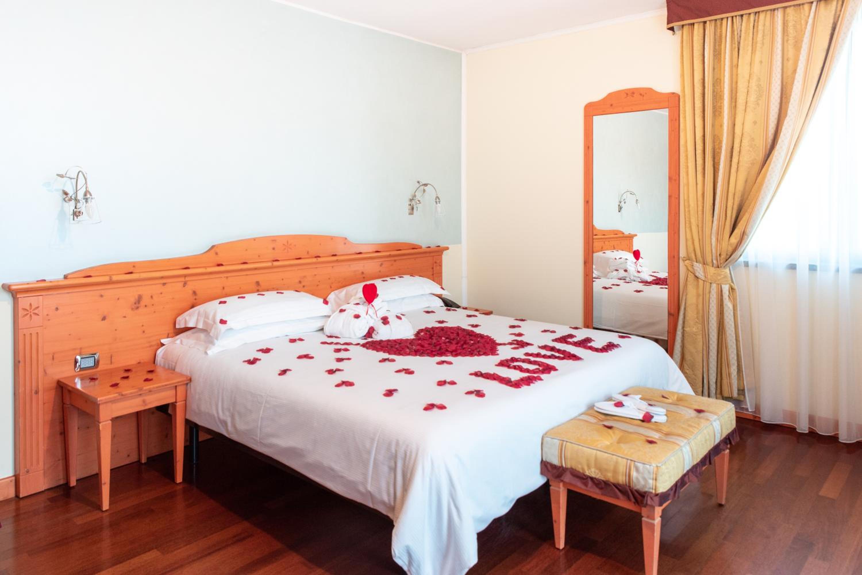 Deluxe Room - Photo 22