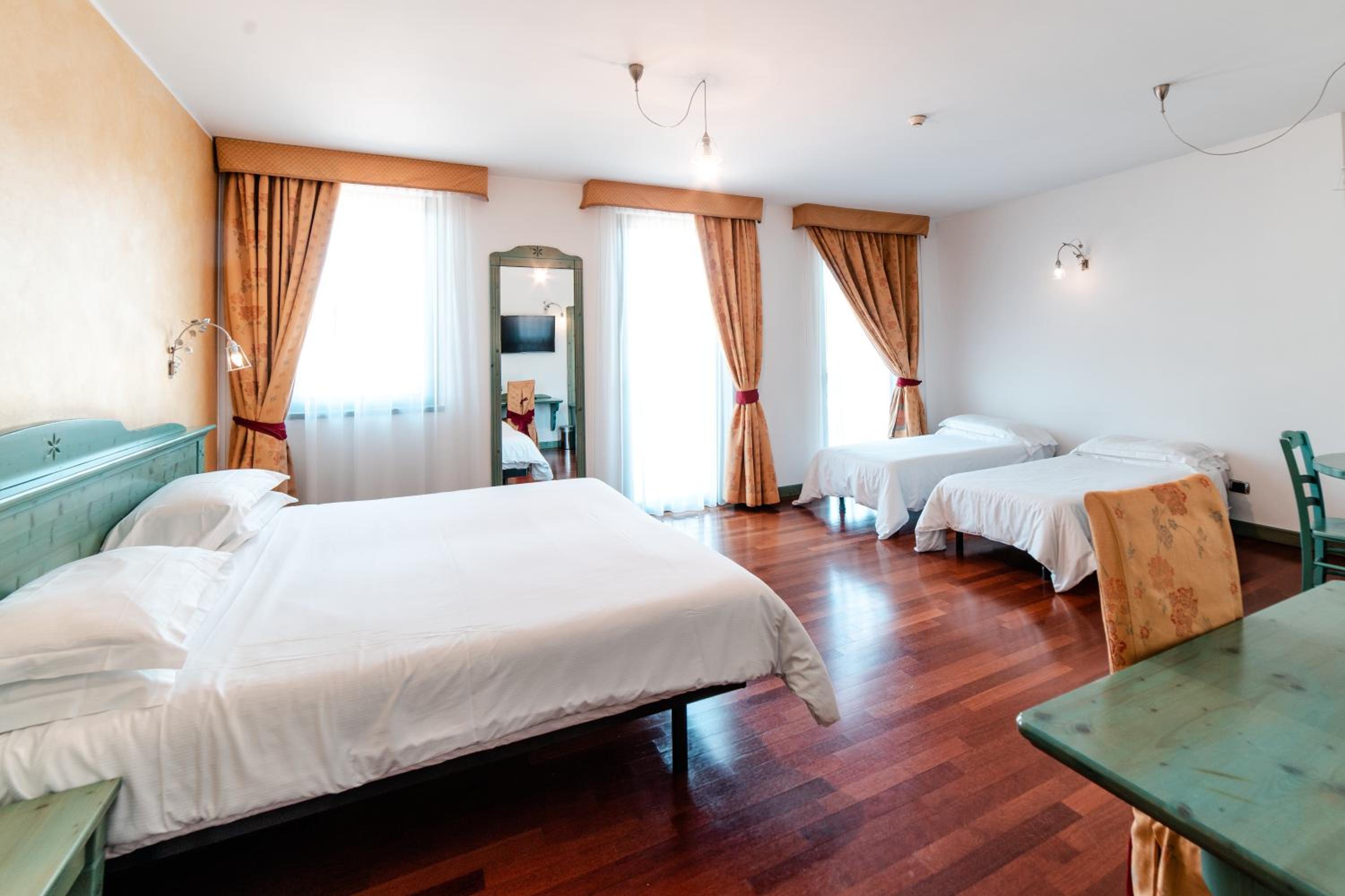 Quadruple Room - Photo 4
