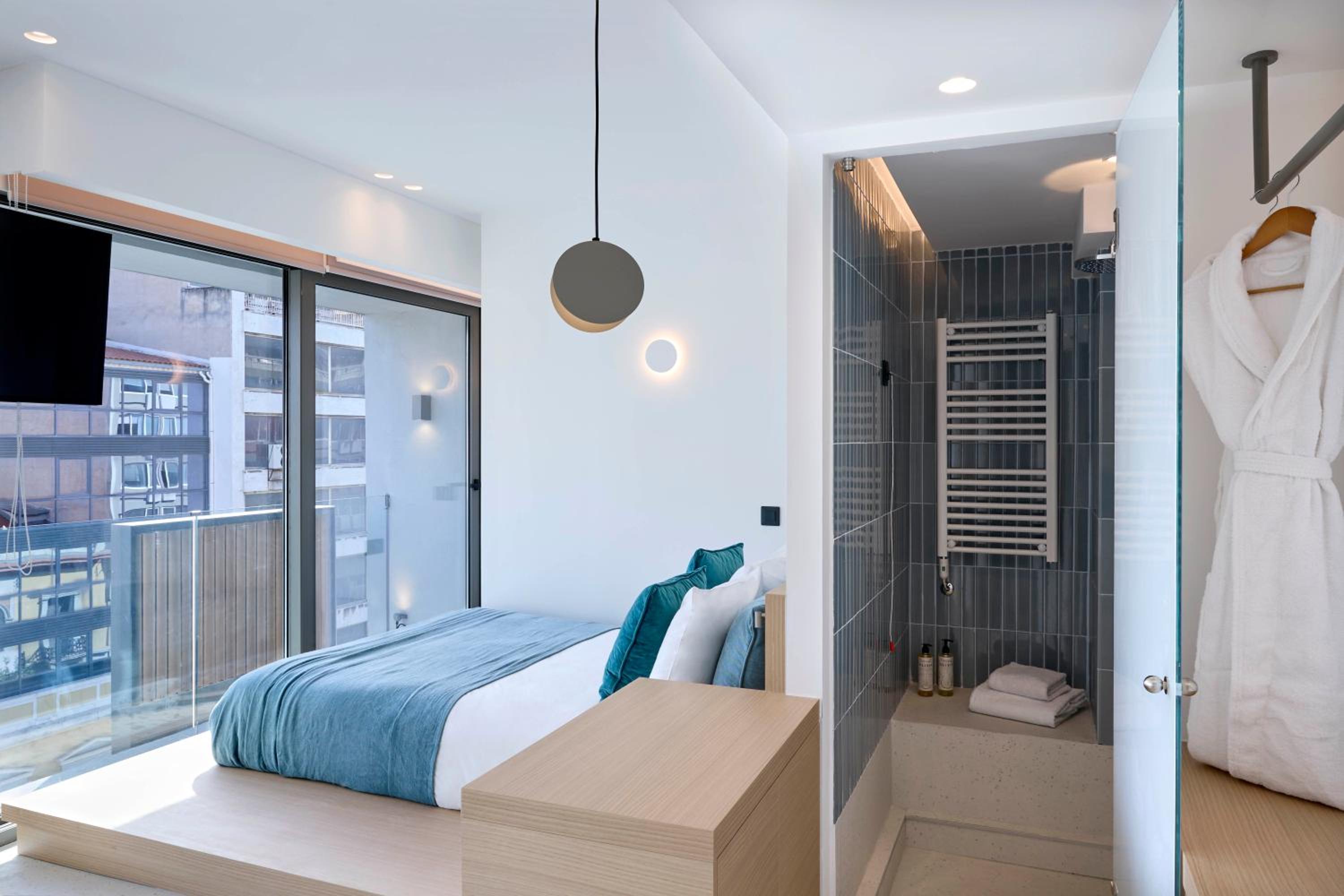 Large Double Room - Photo 4