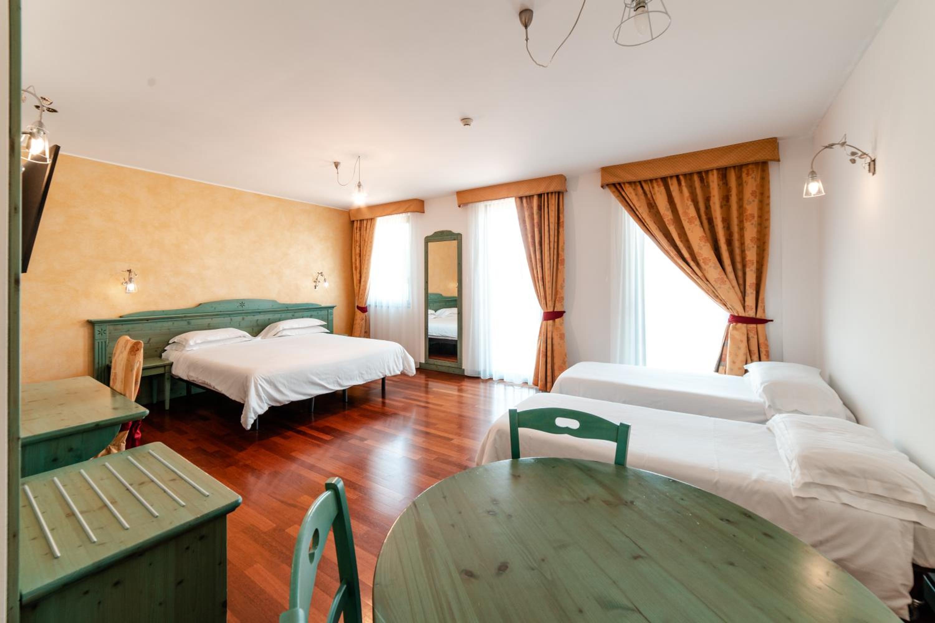 Quadruple Room - Photo 7