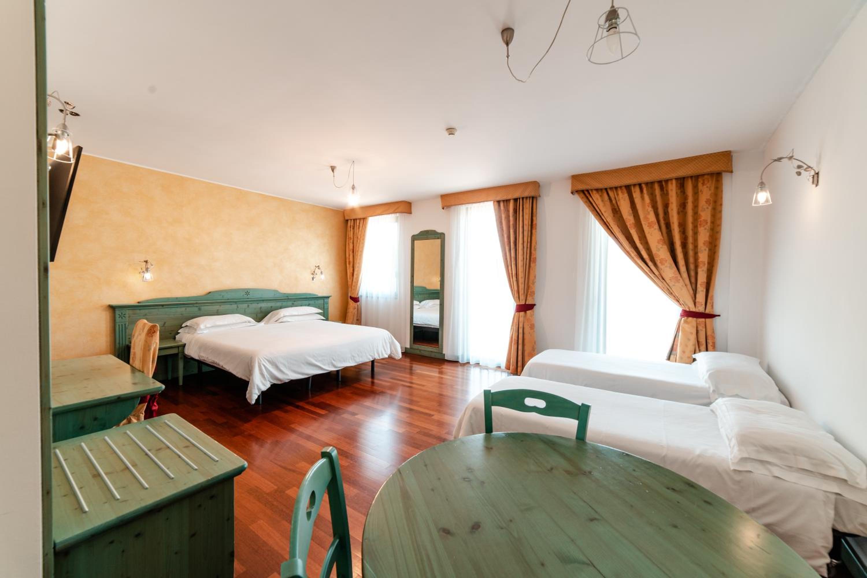 Quadruple Room - Photo 9