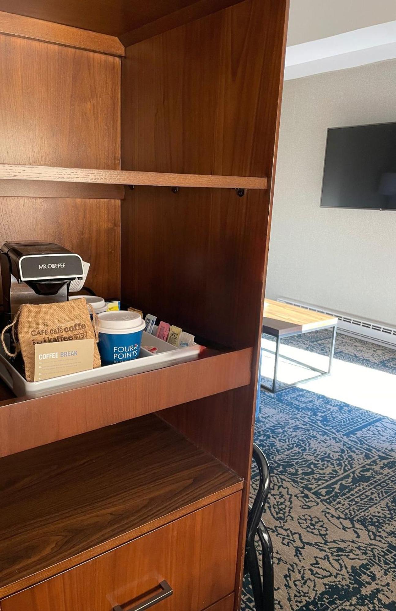 Larger Guest room, 1 King, Sofa bed, Balcony - Photo 3