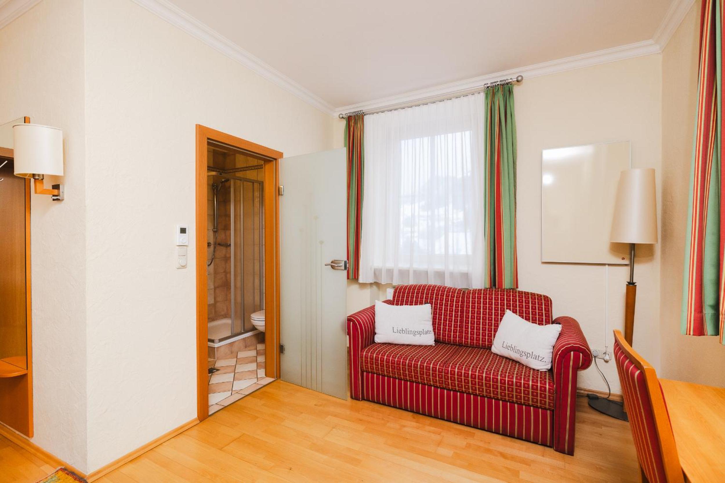 Family Room - Photo 7