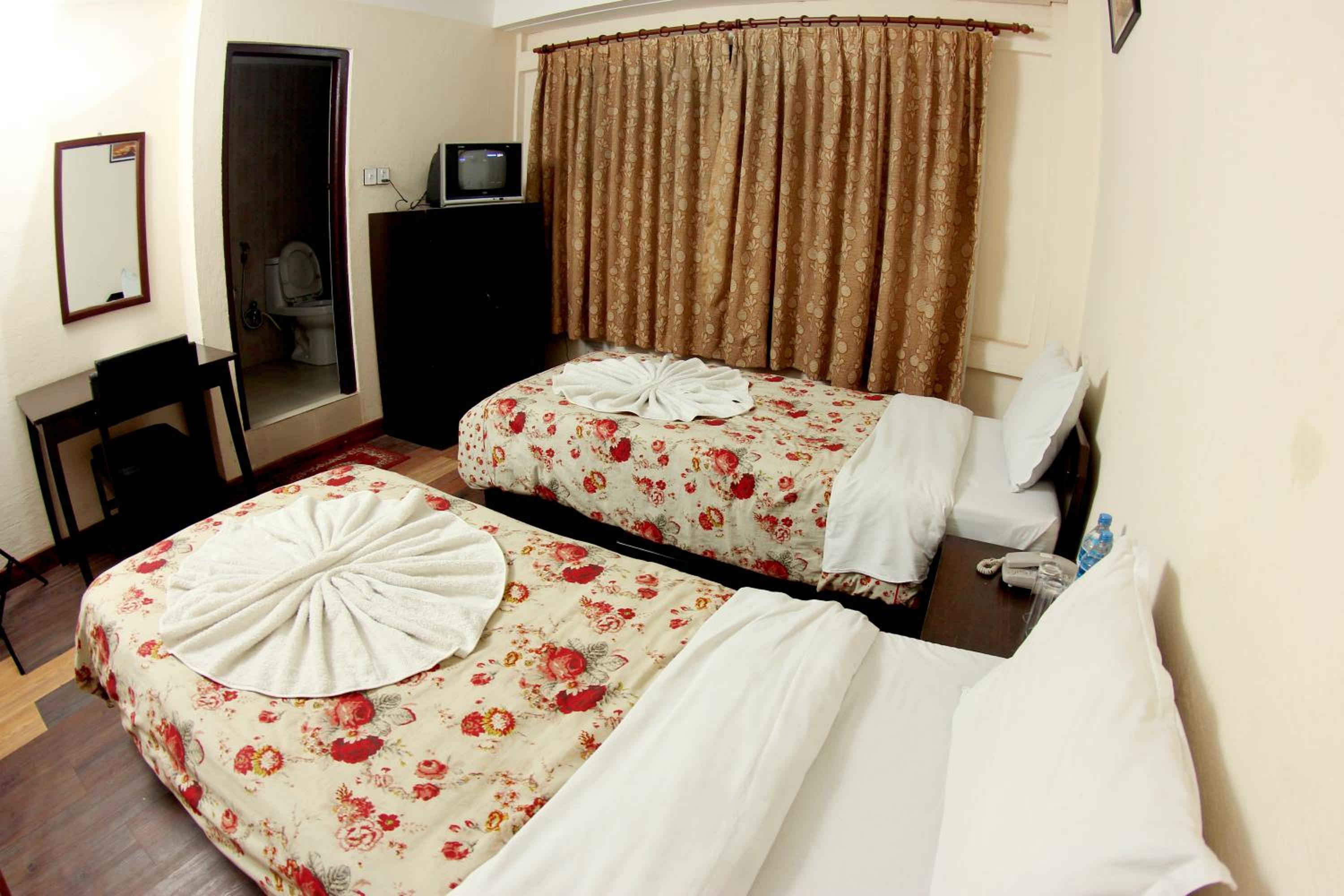Standard Double or Twin Room - Photo 3