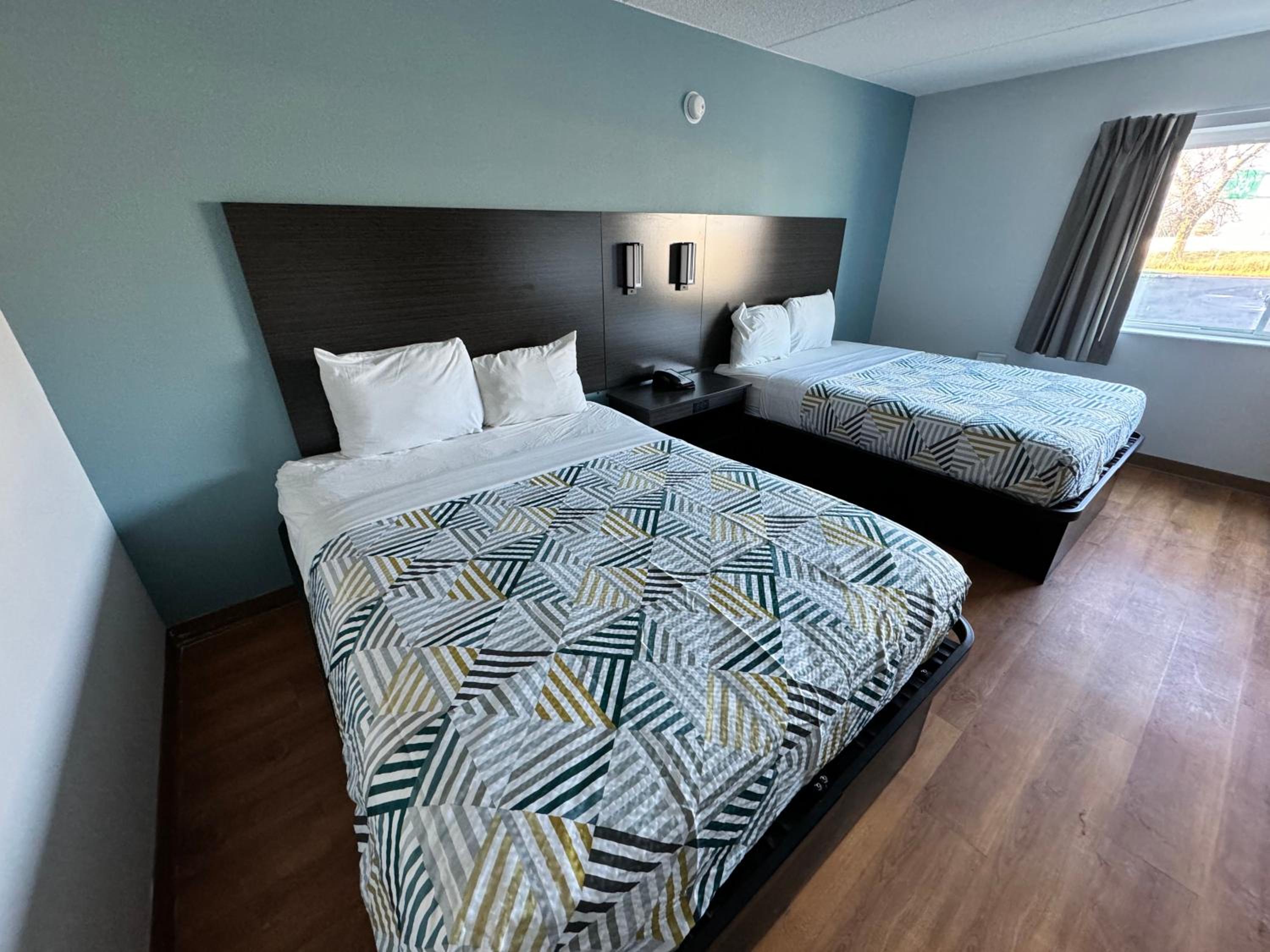 Queen Room with Two Queen Beds - Disability Access - Non-Smoking photo 2