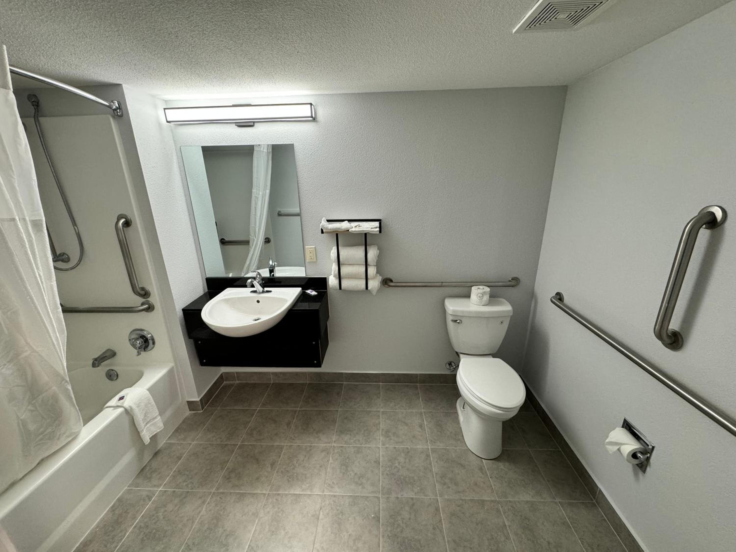 King Room - Disability Access - Non-Smoking photo 3