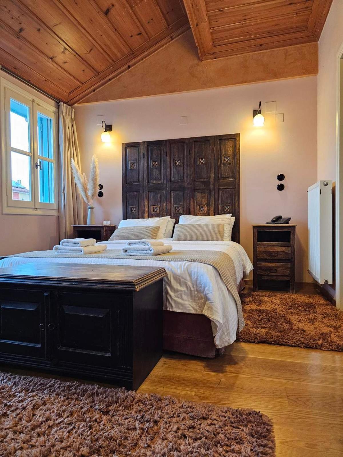Deluxe Double Room with Balcony photo 2