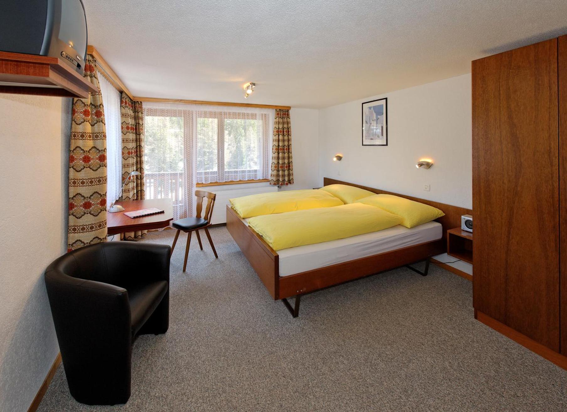 Double Room with Balcony - Photo 3