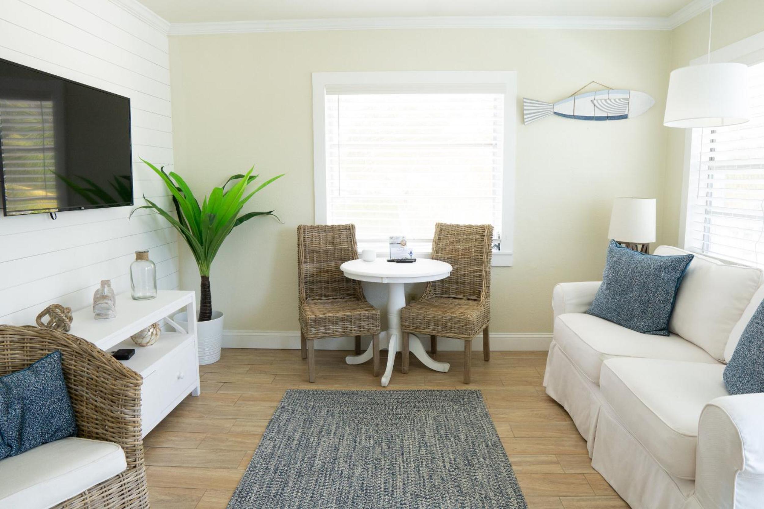 Newly Renovated Gulf view suite, 2 Full beds