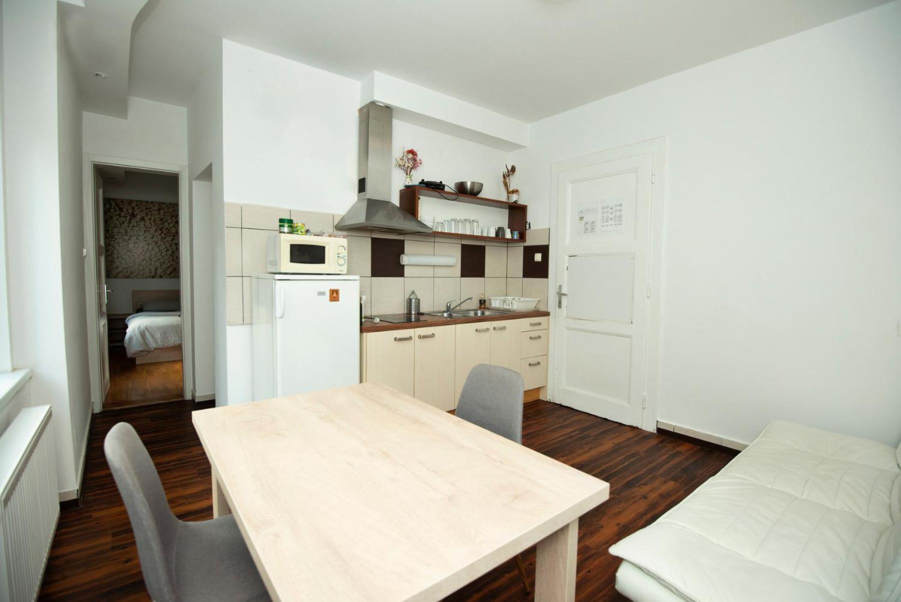 One-Bedroom Apartment - Photo 2
