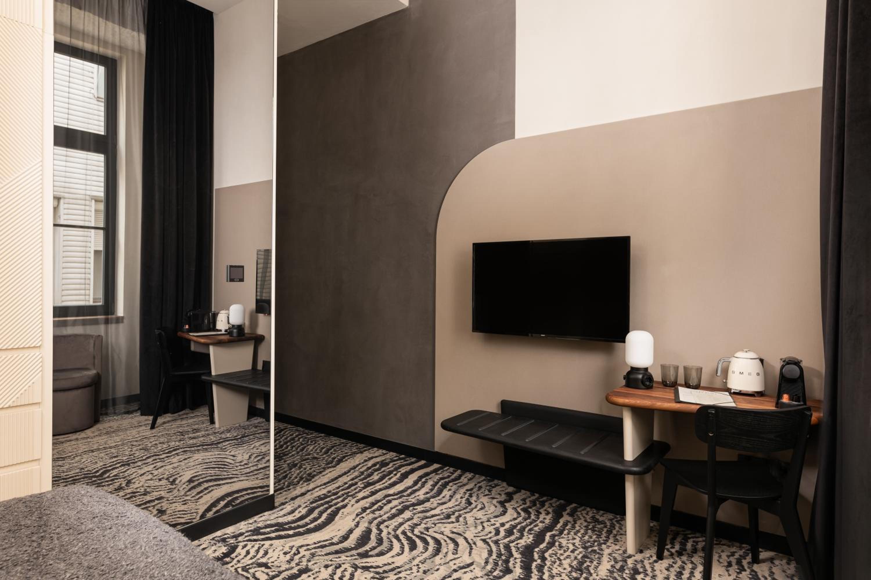 Deluxe Room - Photo 8