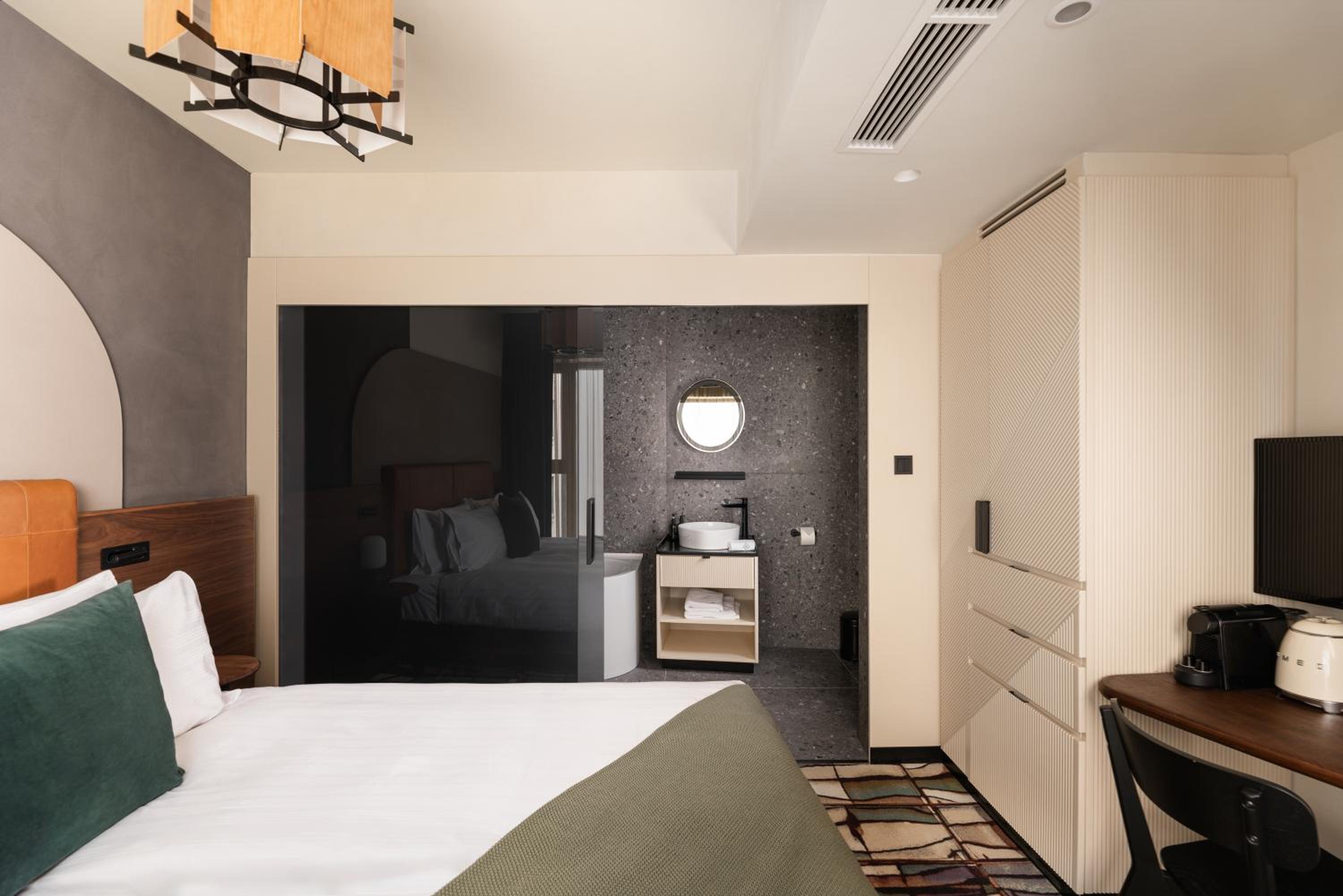Double or Twin Room - Photo 8