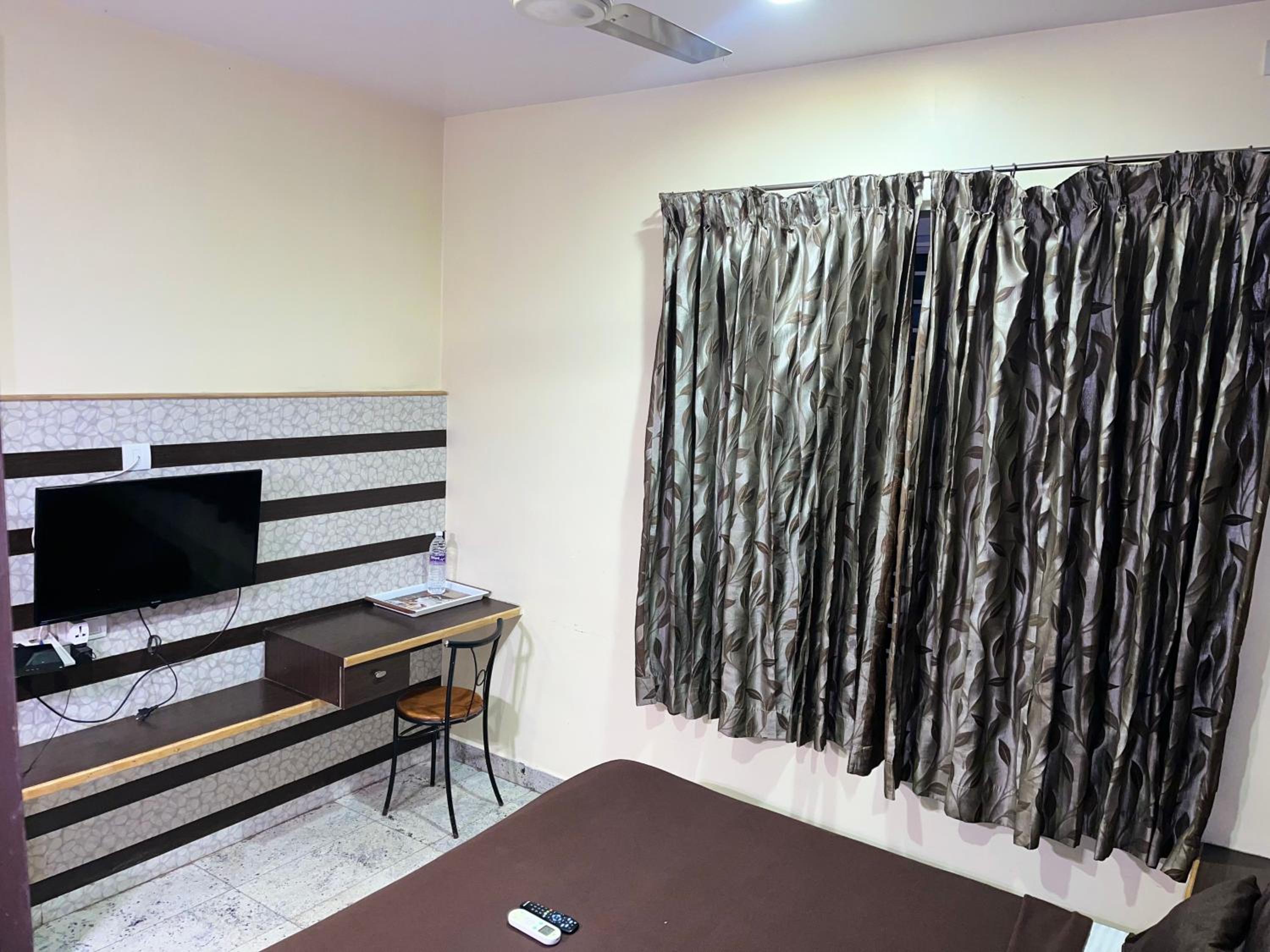 Deluxe Room - Photo 11