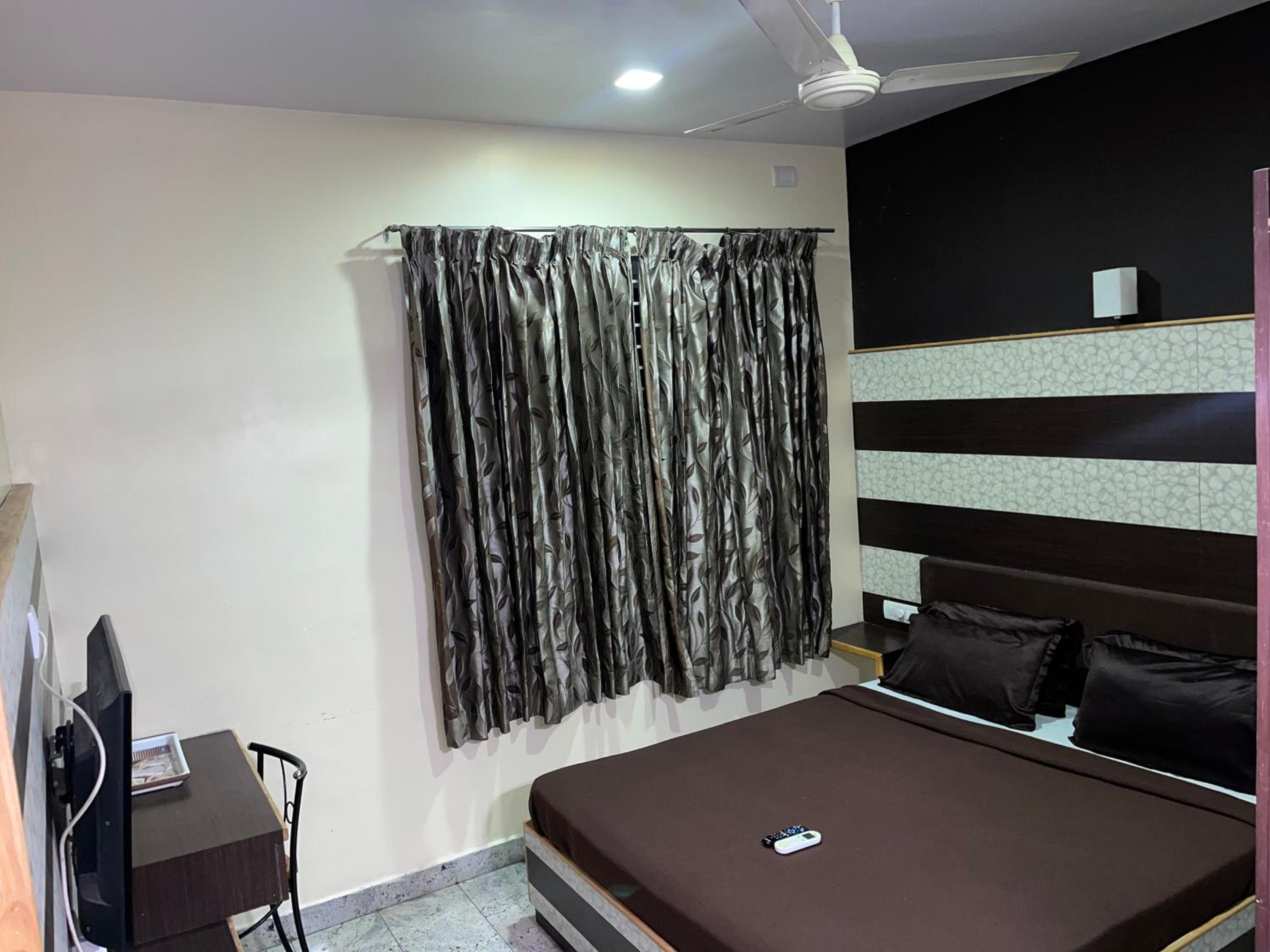 Deluxe Room - Photo 6