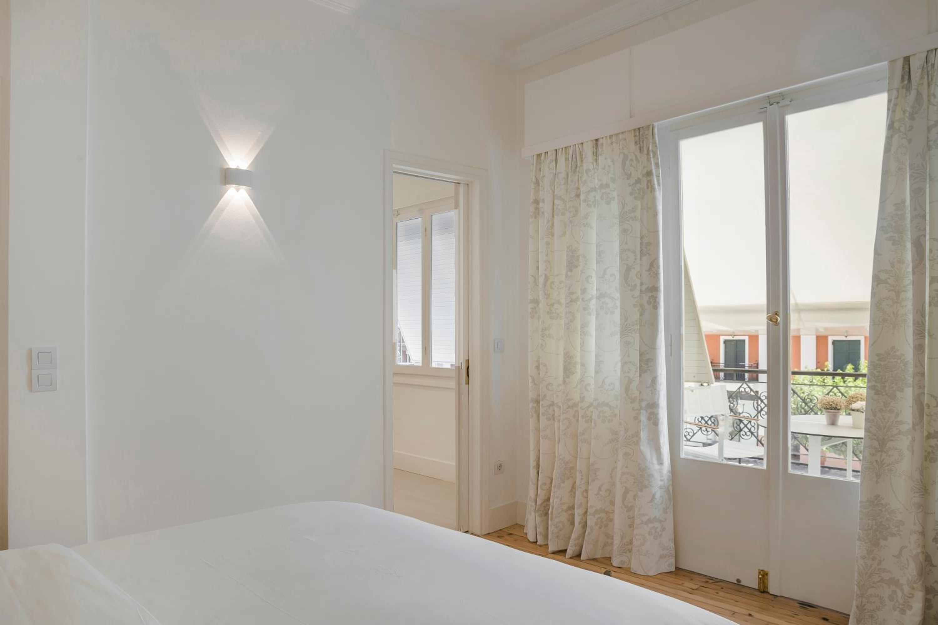 Deluxe Suite - Photo 7