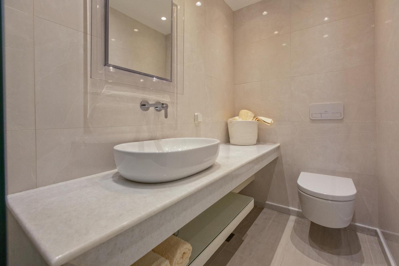 Deluxe Suite - Photo 8