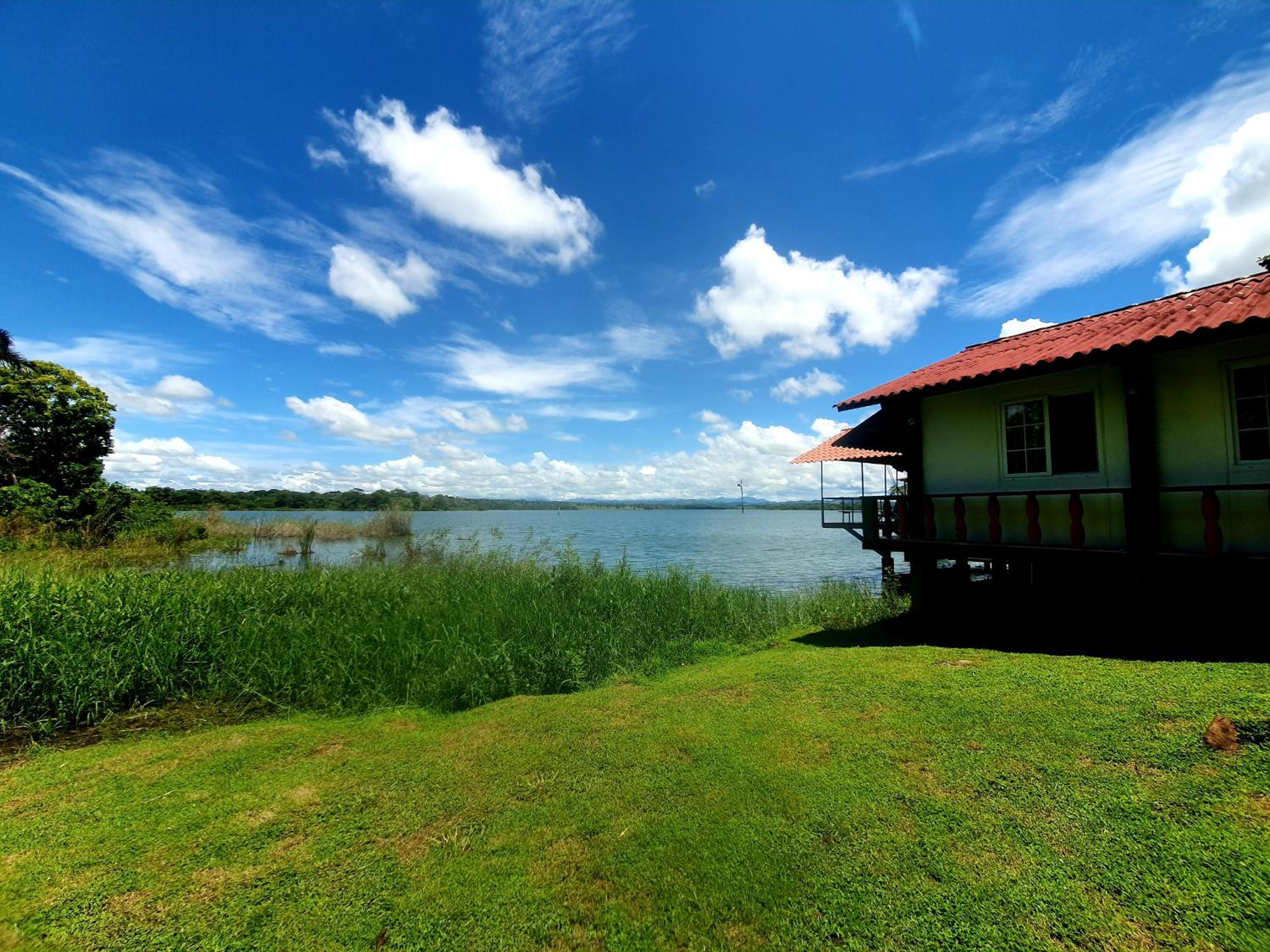 Family Room with Lake View photo 3