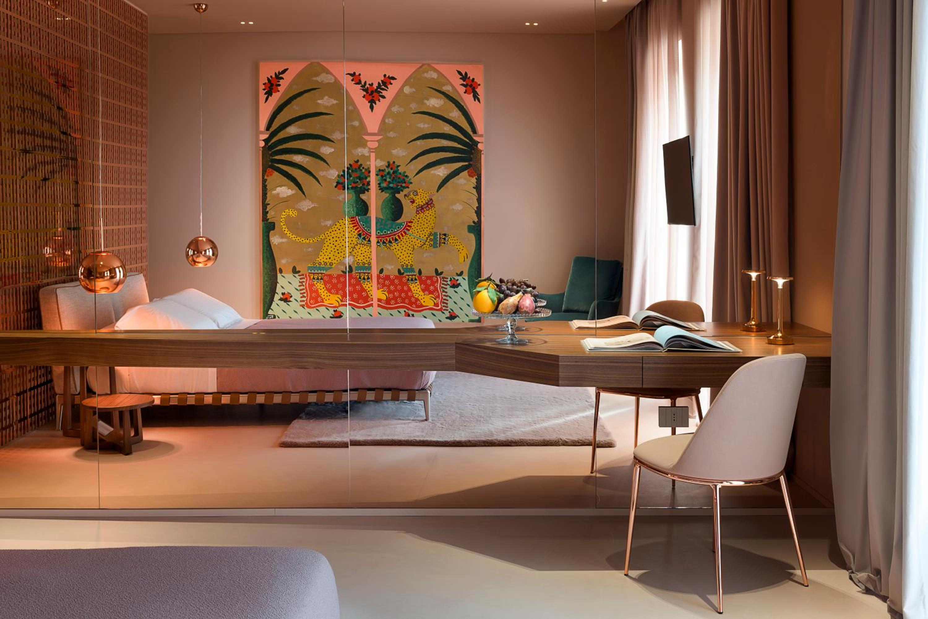 Executive Suite - Photo 10