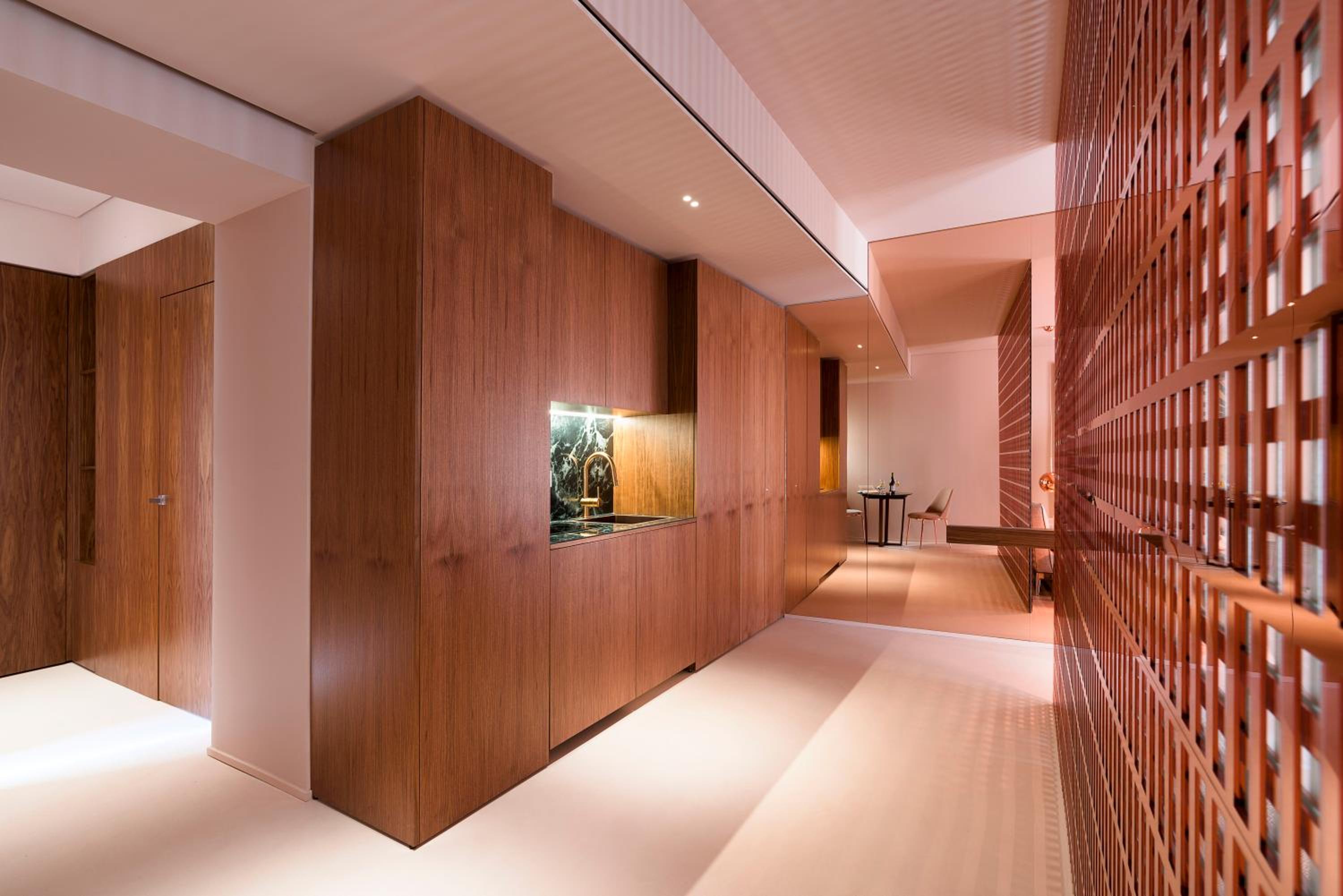 Executive Suite - Photo 13