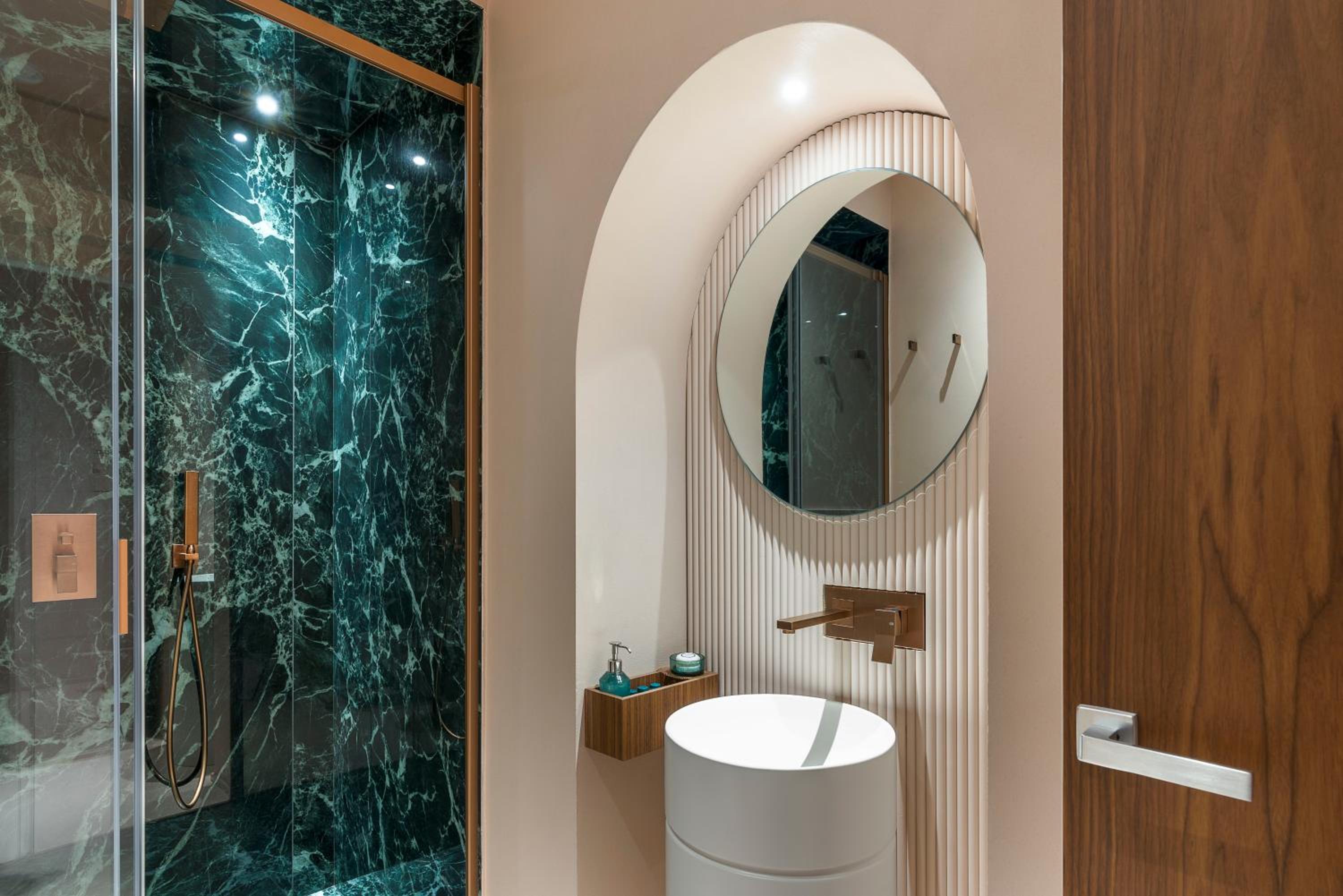 Executive Suite - Photo 6