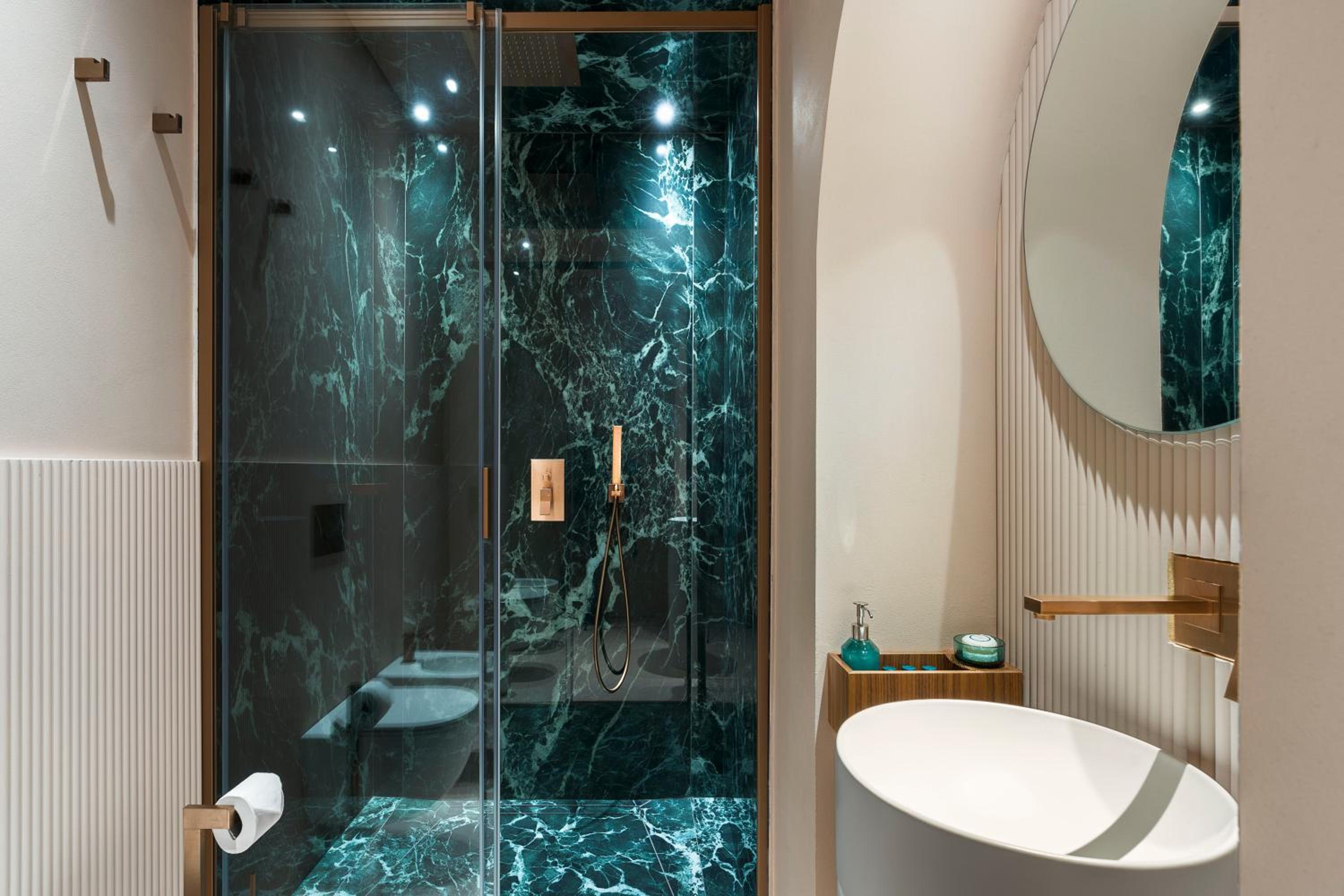 Executive Suite - Photo 7