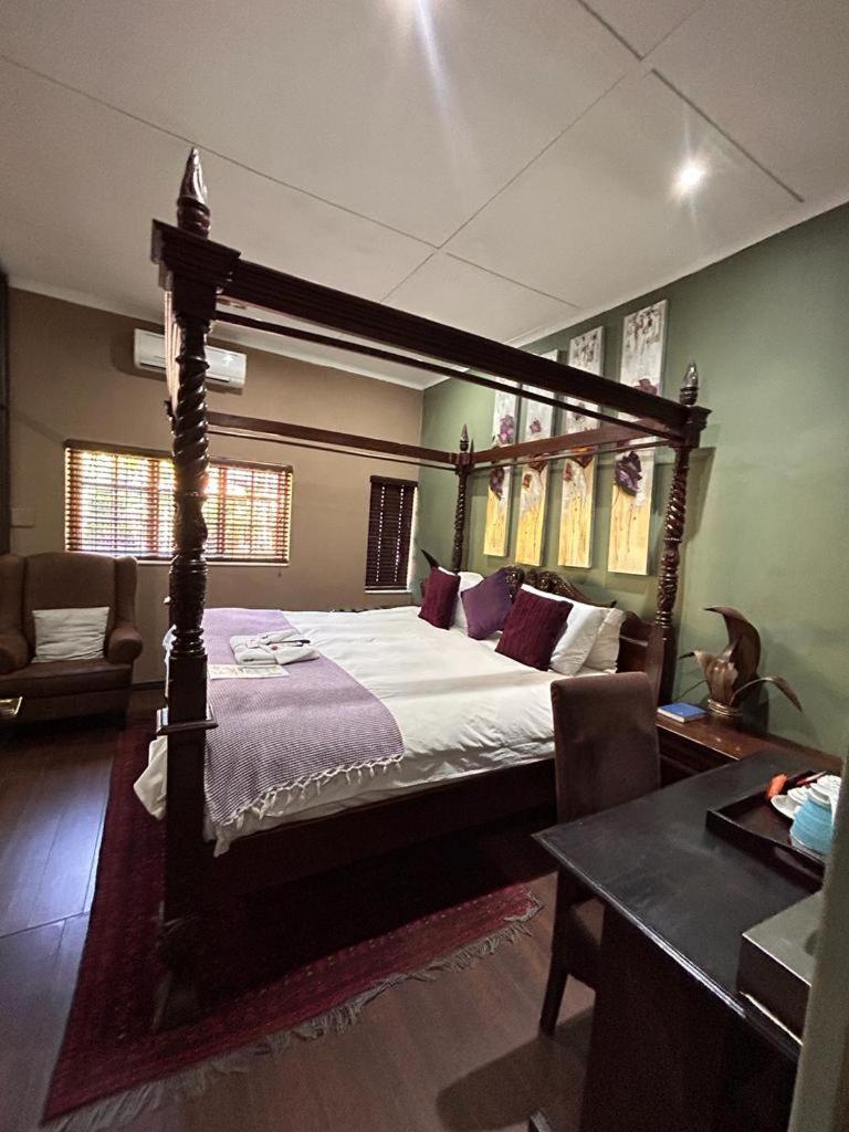 Double Room with Spa Bath - Photo 4
