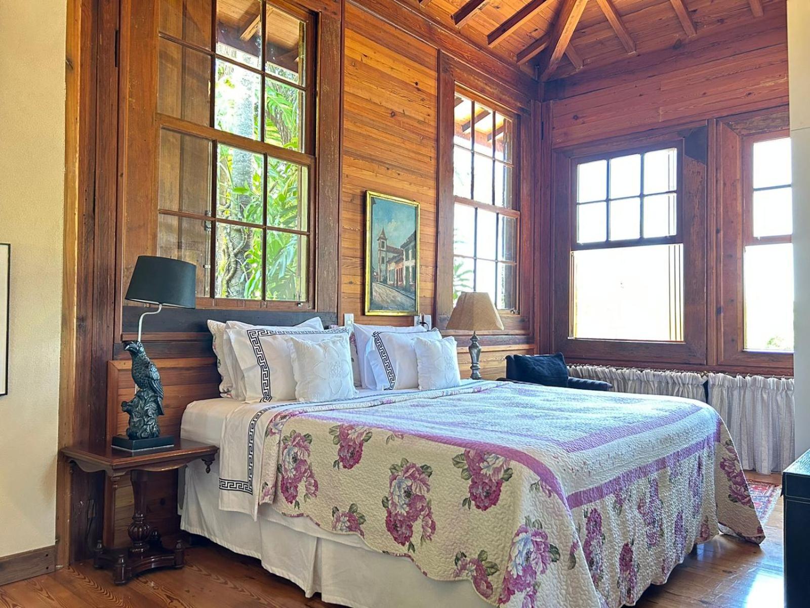 Deluxe Queen Suite