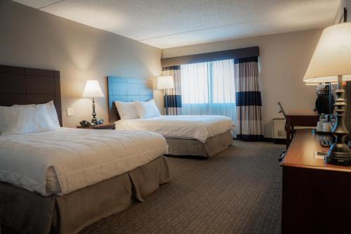 Standard Queen Room with Two Queen Beds photo 1