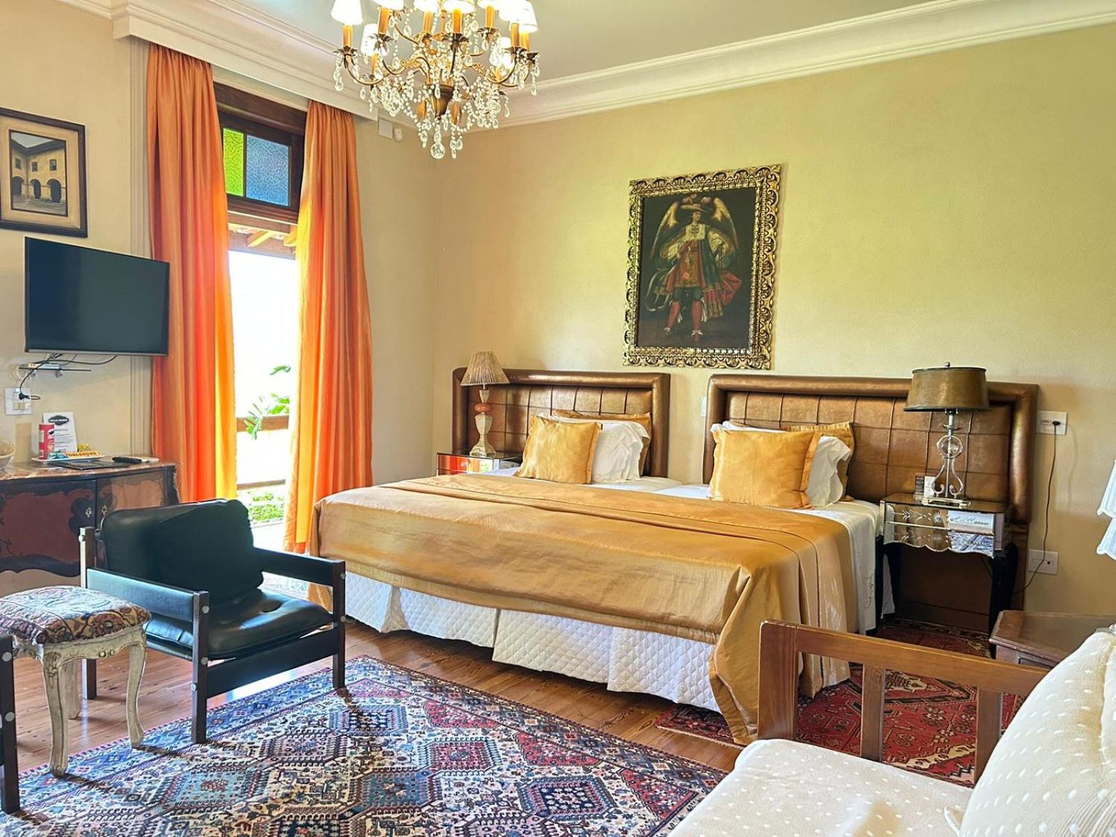 King Suite with Balcony photo 1
