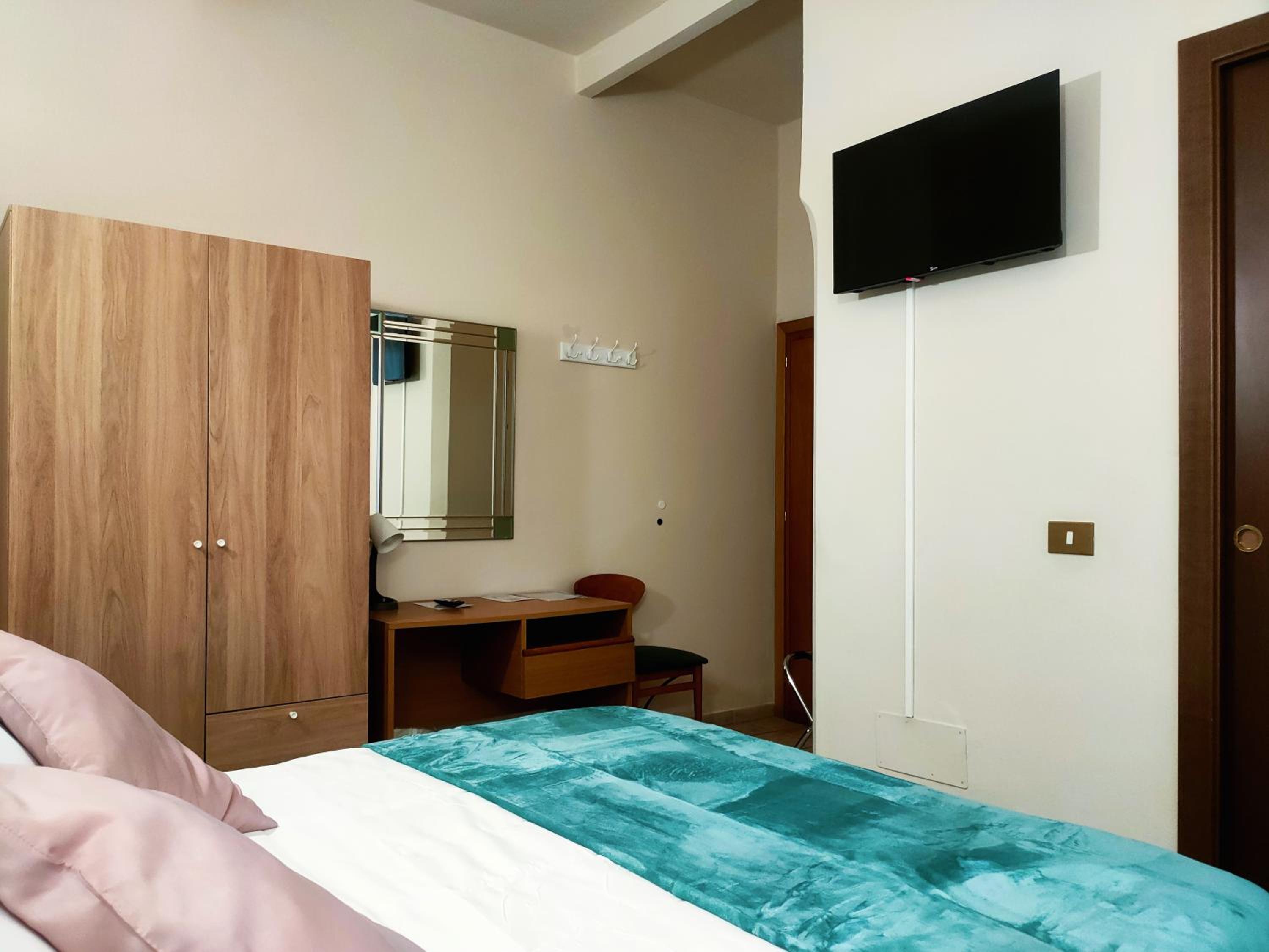 Double Room - Photo 4