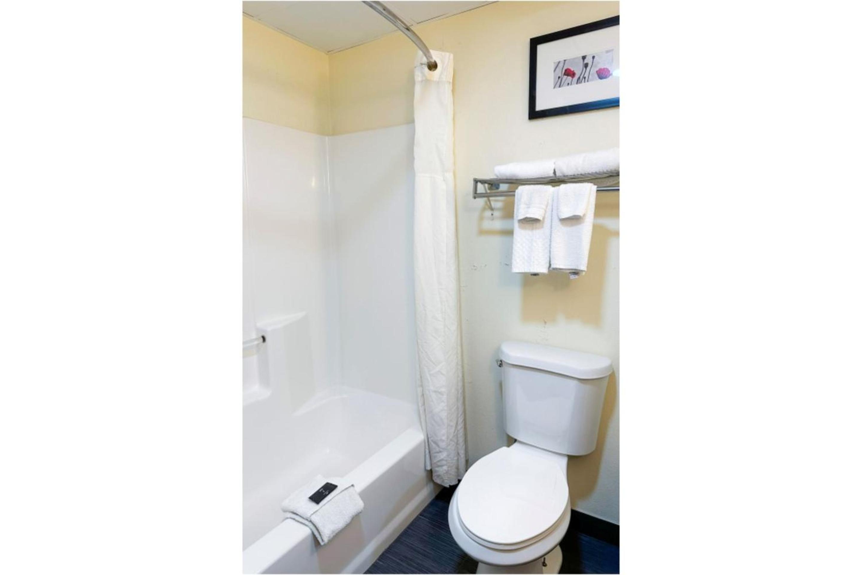 1 Bedroom Suite with Jetted Tub - Photo 3