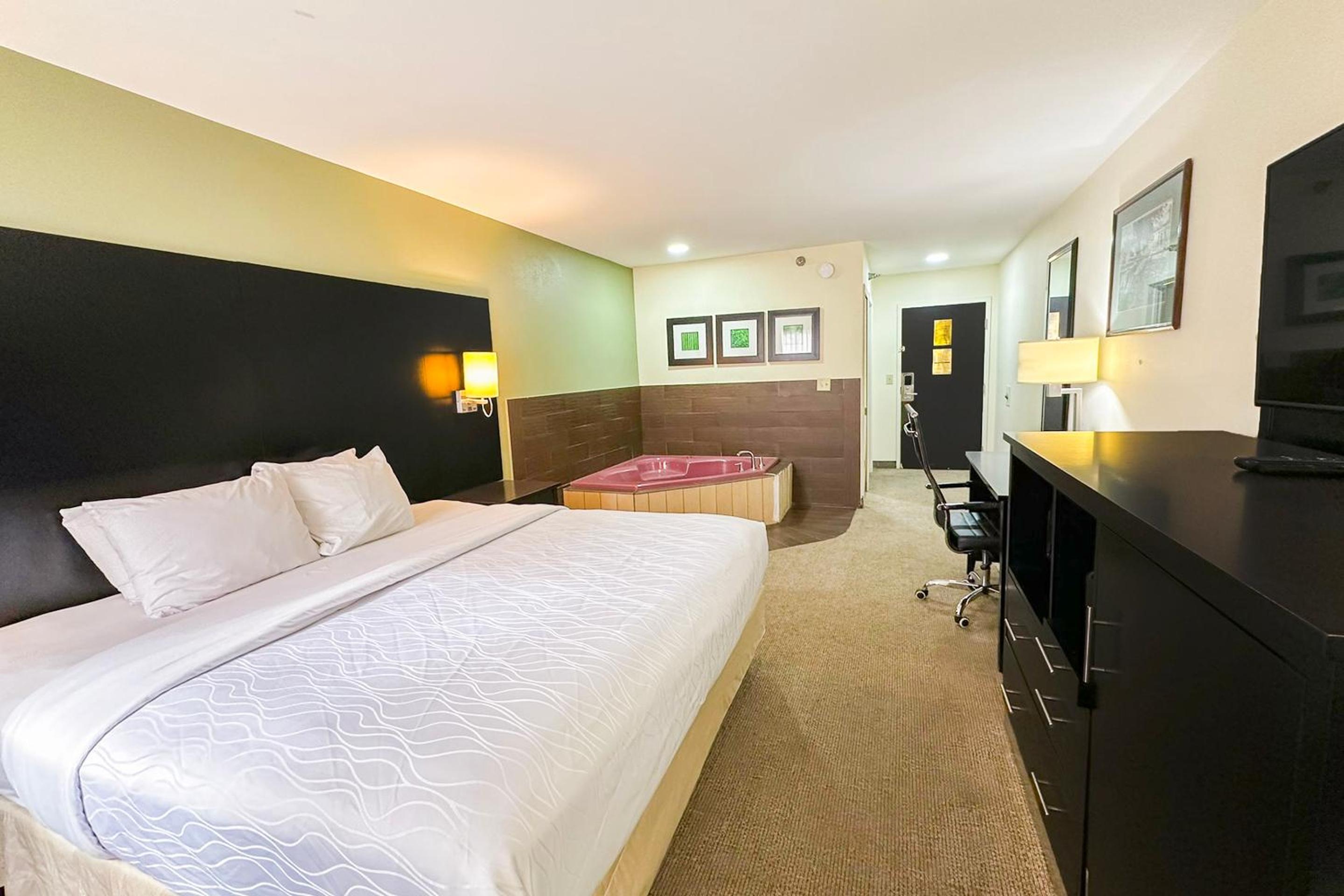 1 Bedroom Suite with Jetted Tub - Photo 1