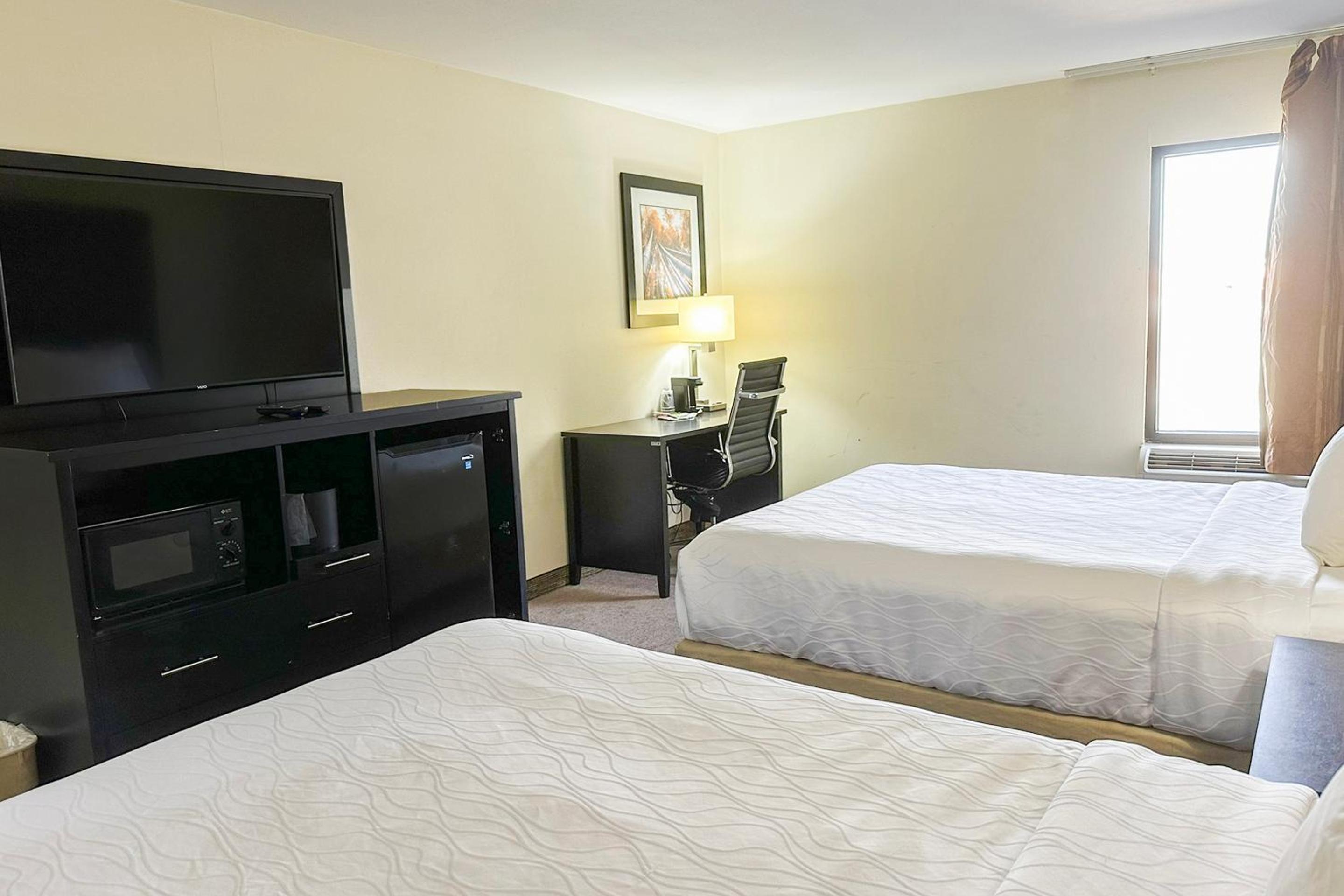Double Queen Room - Photo 6