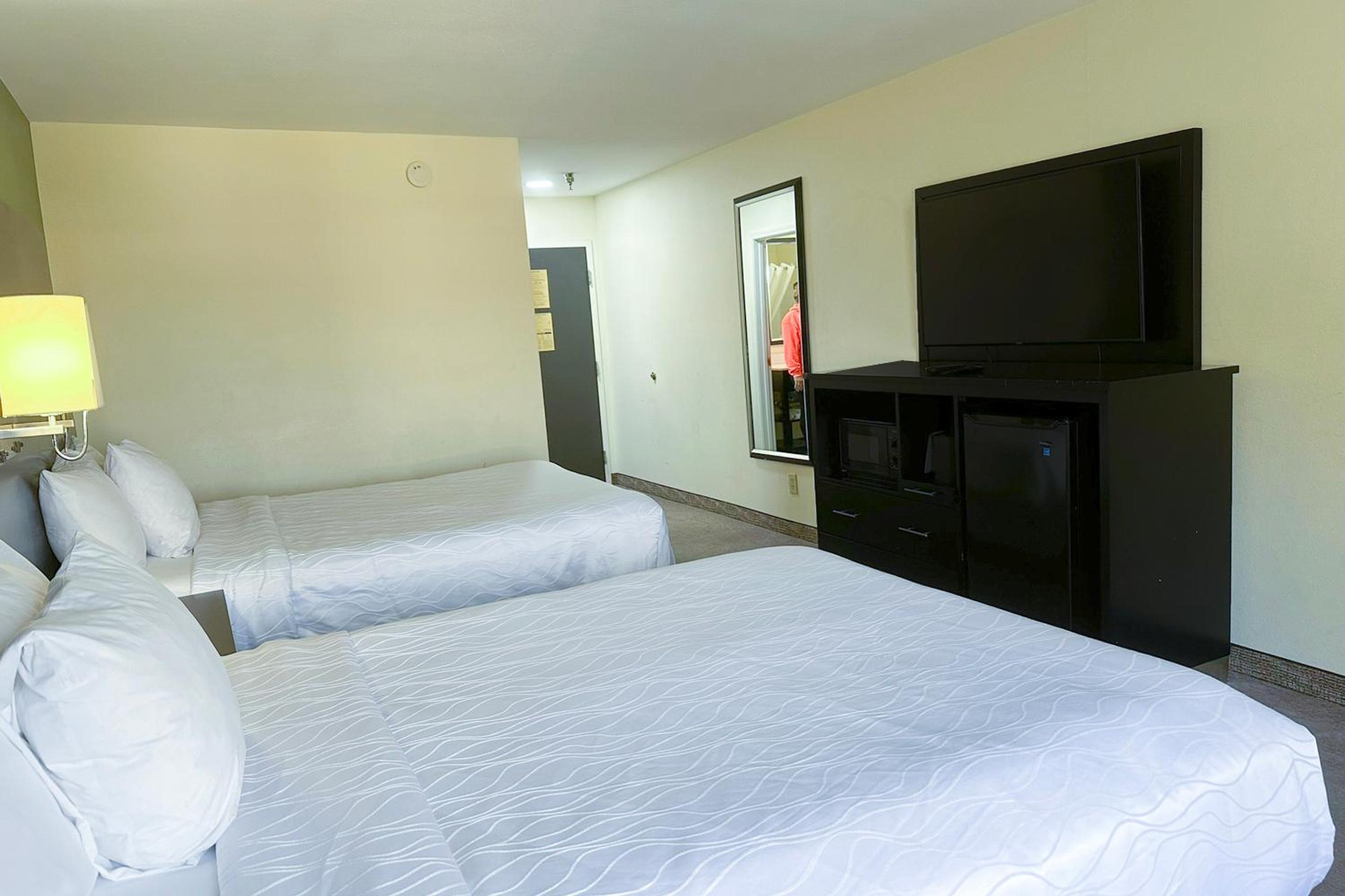 Double Queen Room - Photo 5