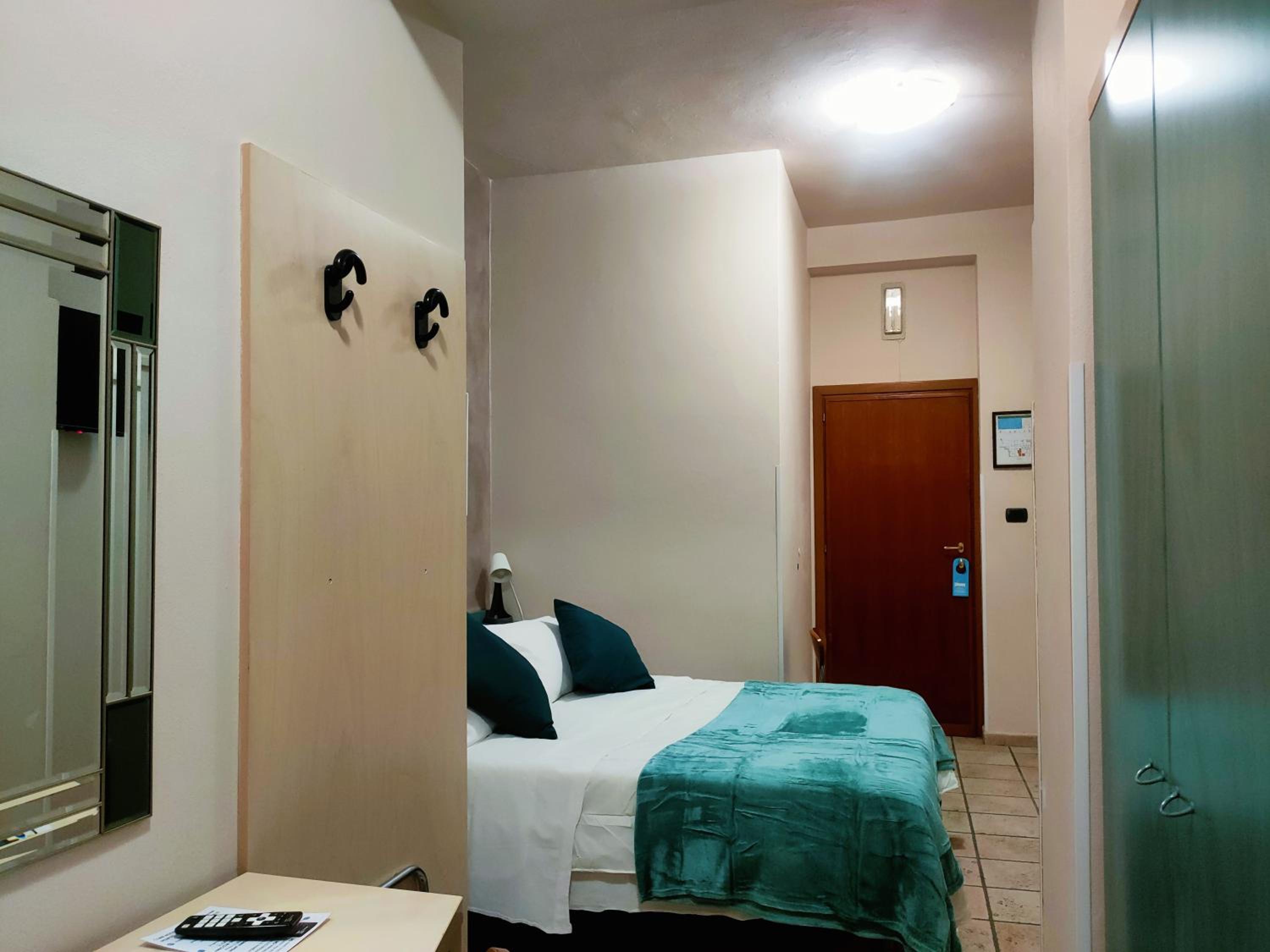 Standard Double Room - Photo 1