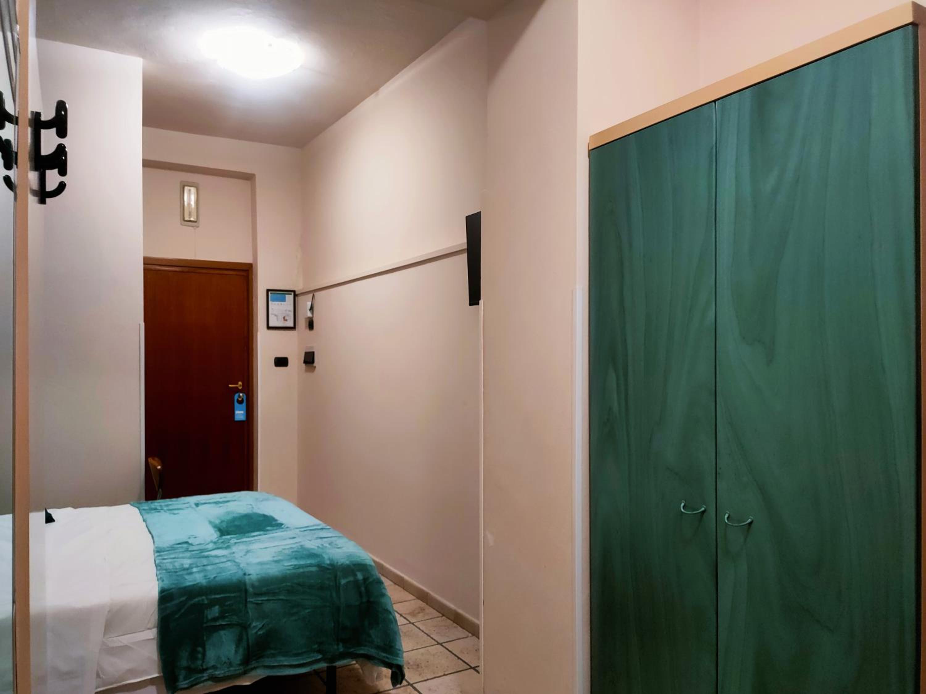 Standard Double Room - Photo 2