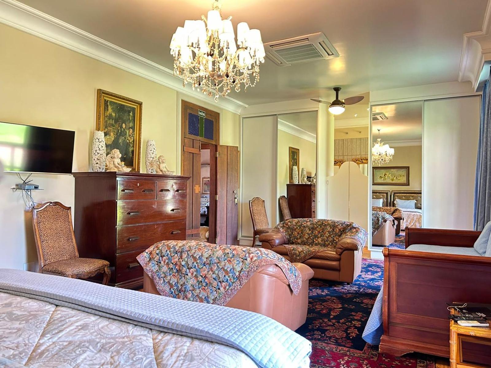 King Suite with Balcony photo 3