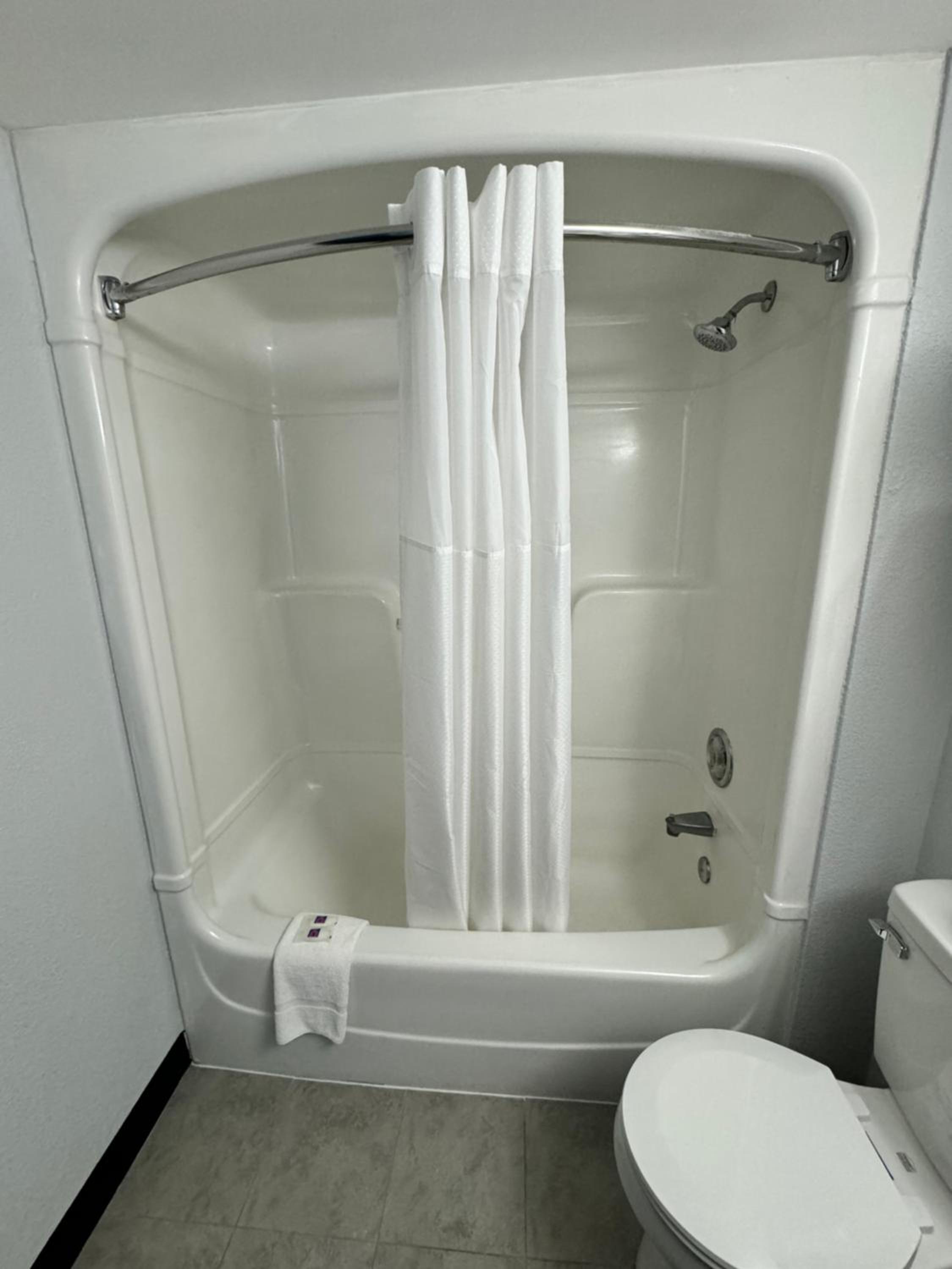 Deluxe King Room - Non-Smoking - Photo 3