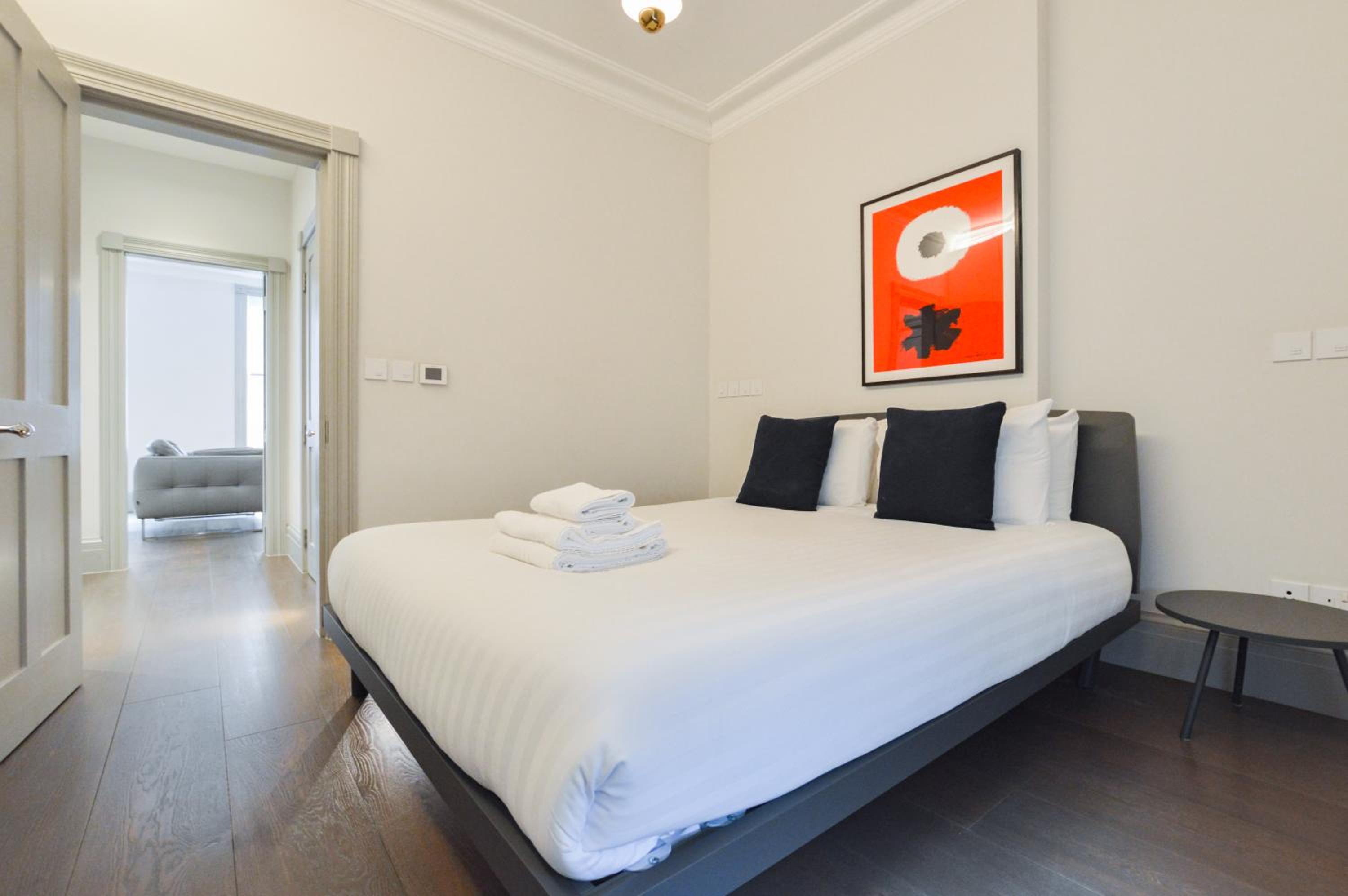 One-Bedroom Apartment photo 2