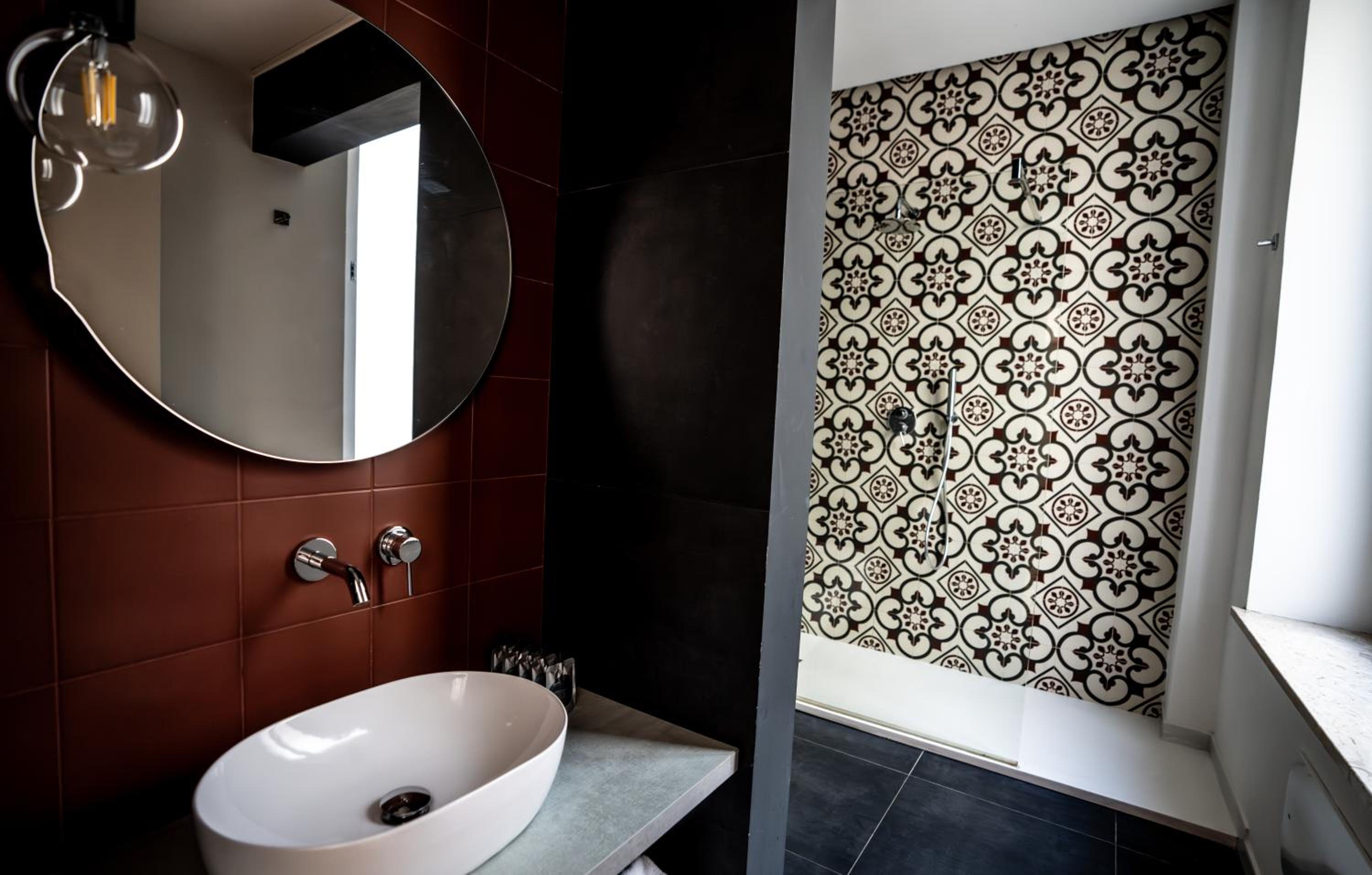 Suite with Balcony - Photo 3