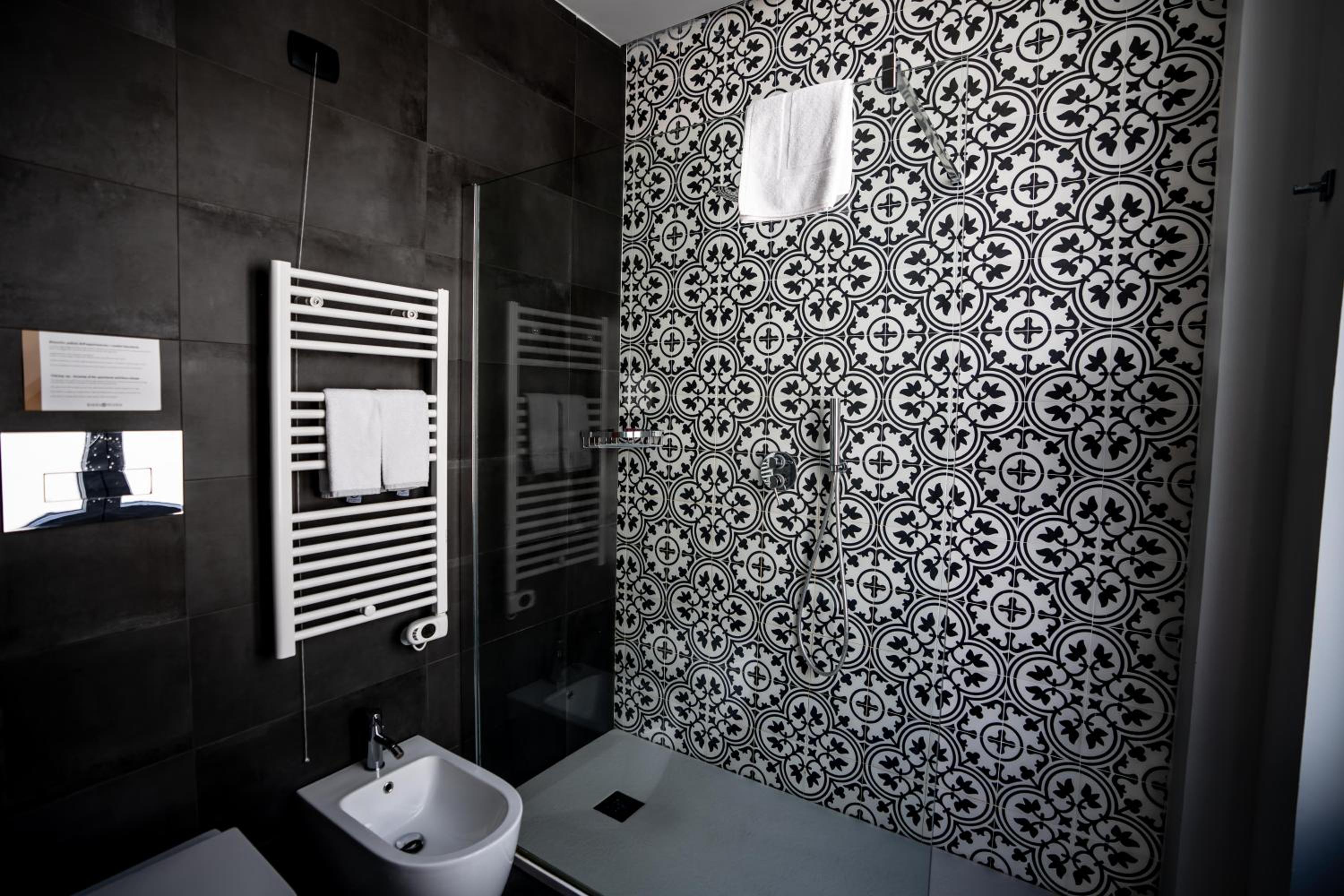 Suite with Balcony - Photo 5