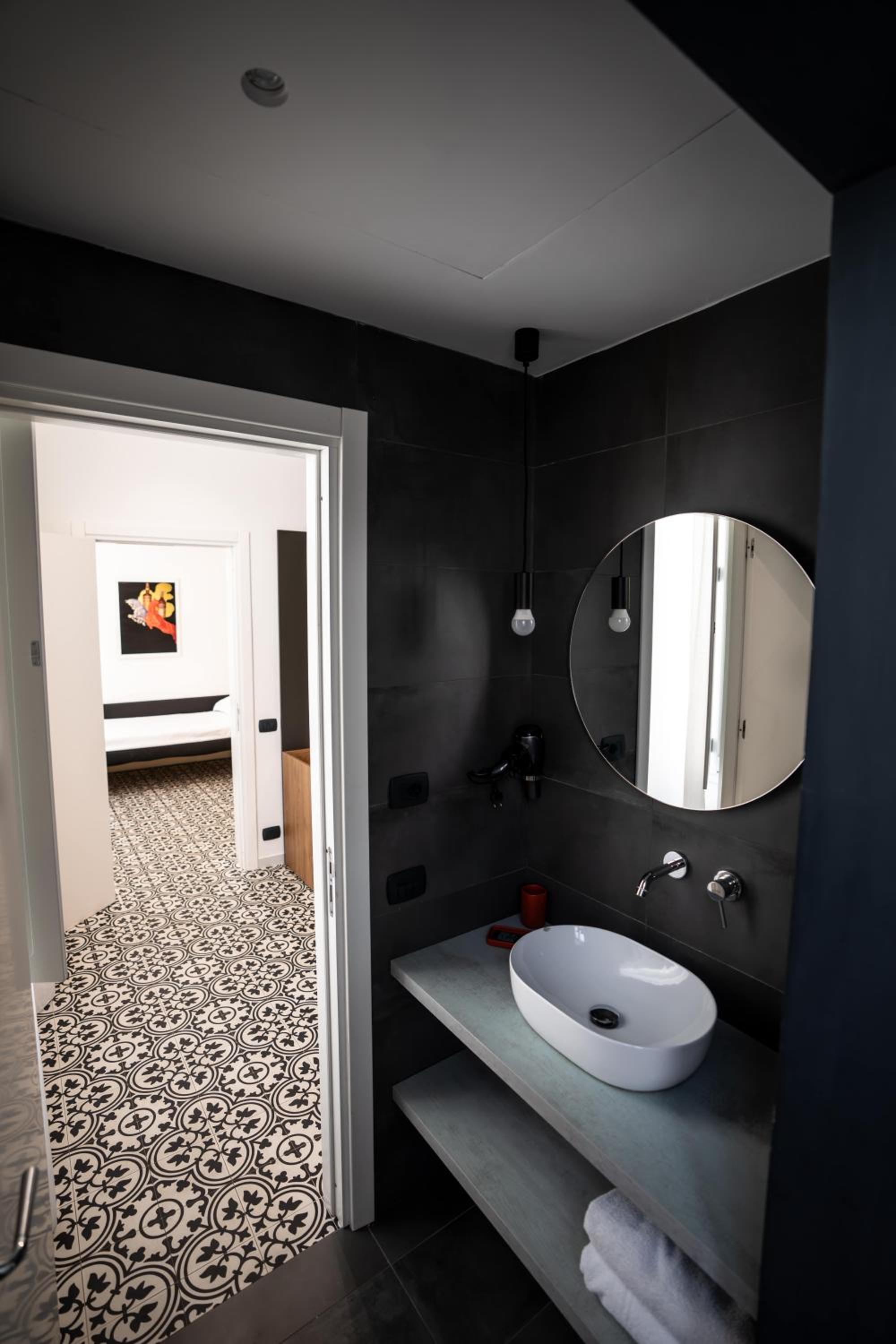 Suite with Balcony - Photo 11