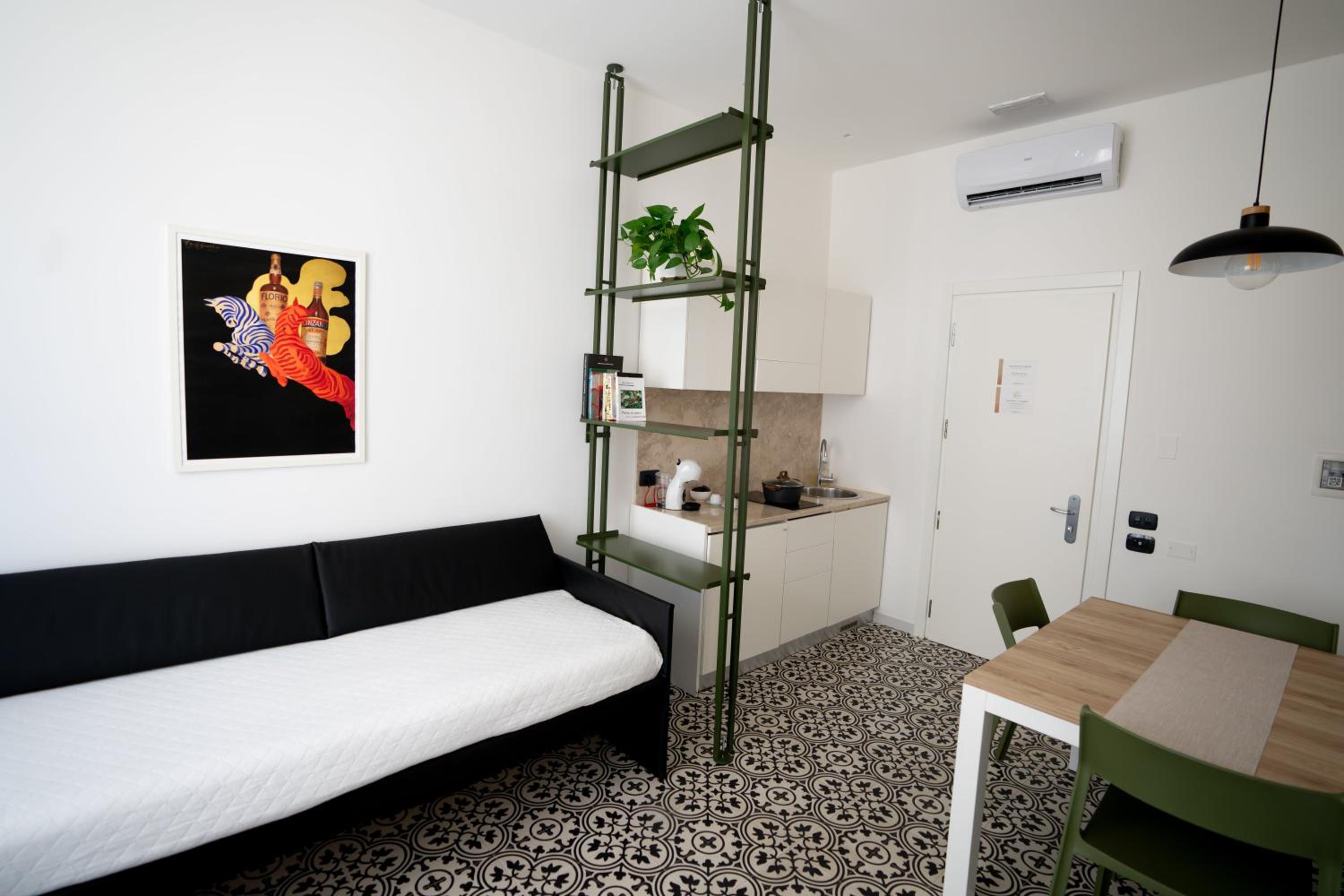 Suite with Balcony - Photo 10